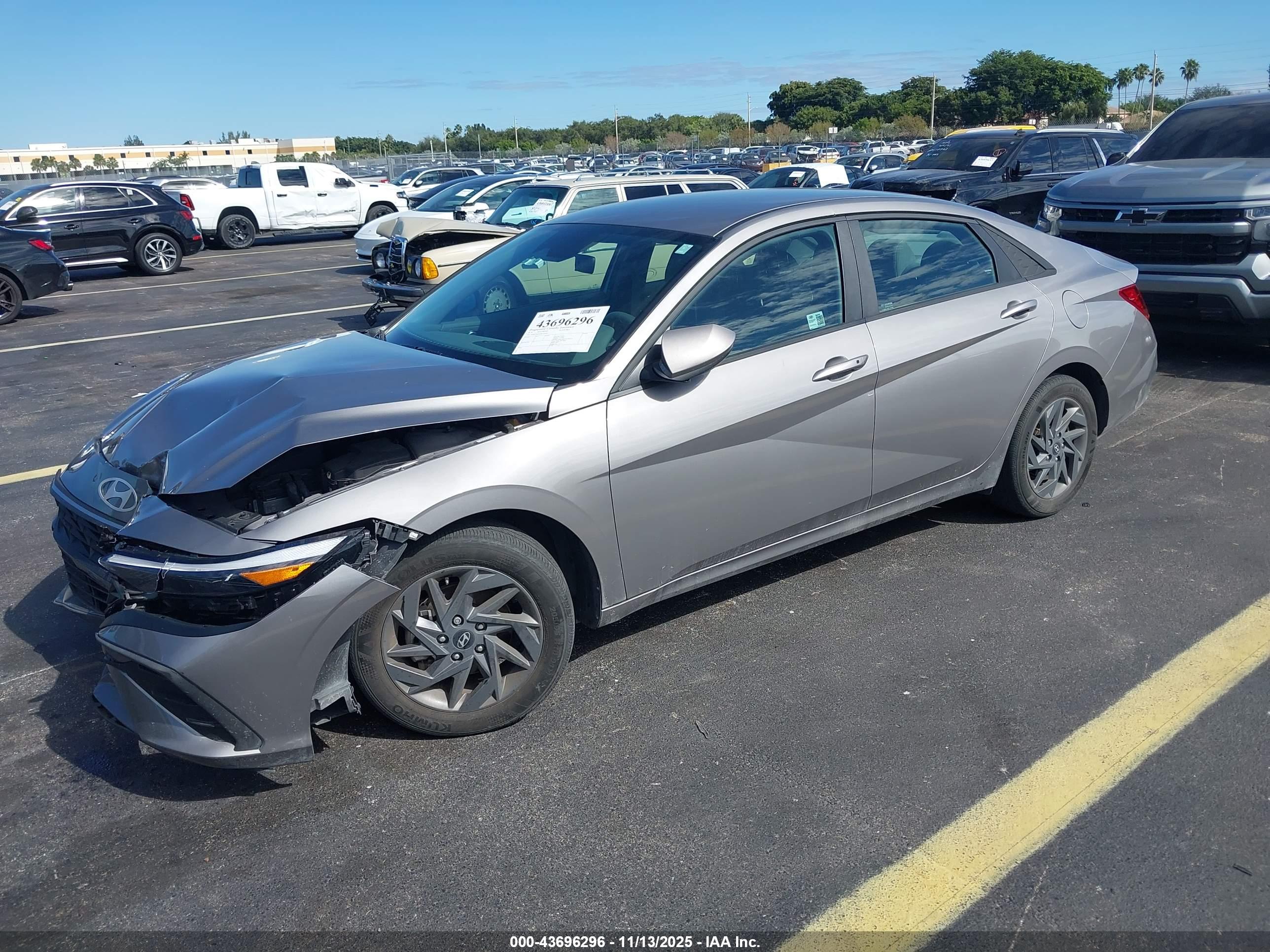 HYUNDAI ELANTRA image 2