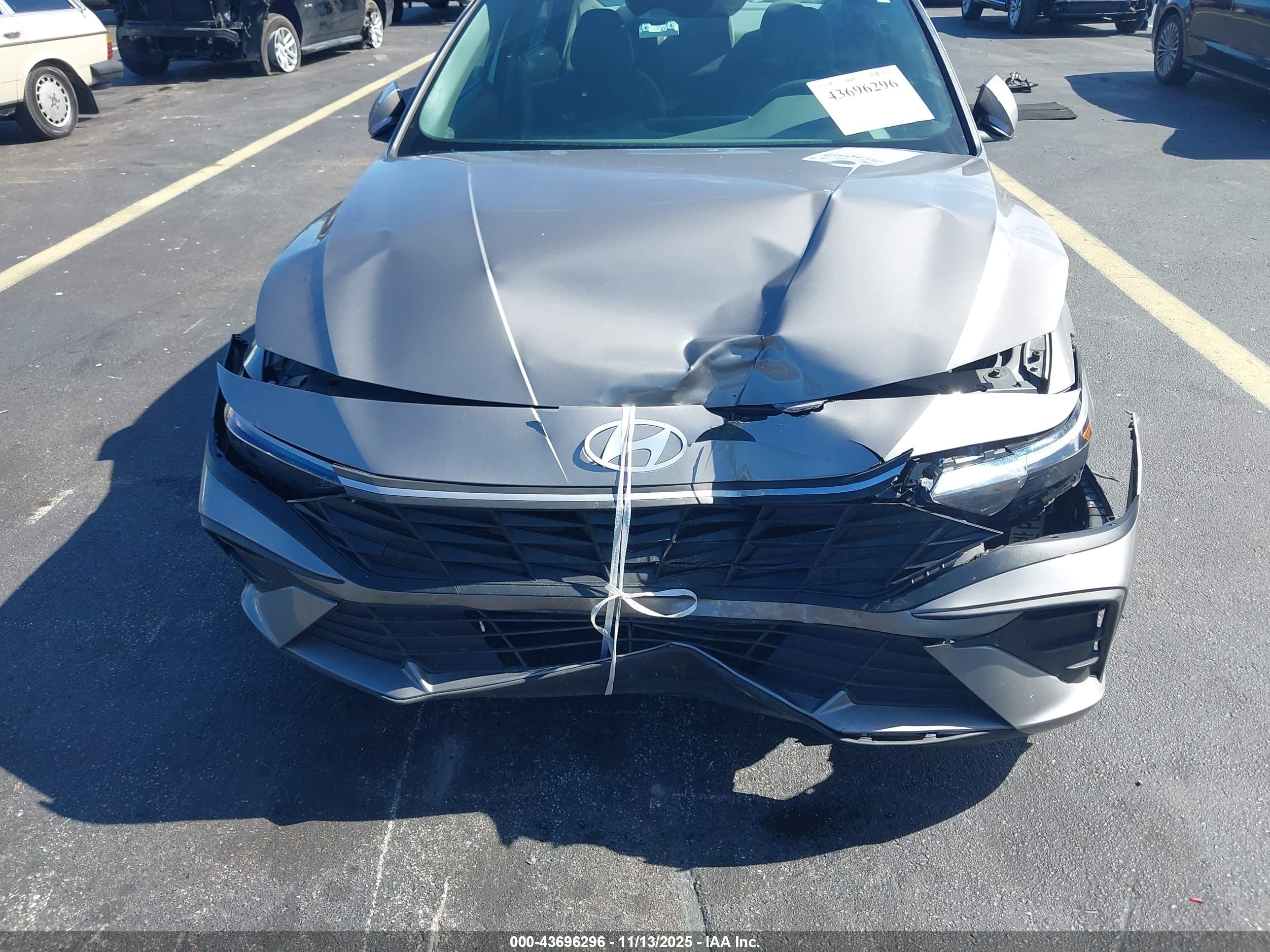HYUNDAI ELANTRA image 6