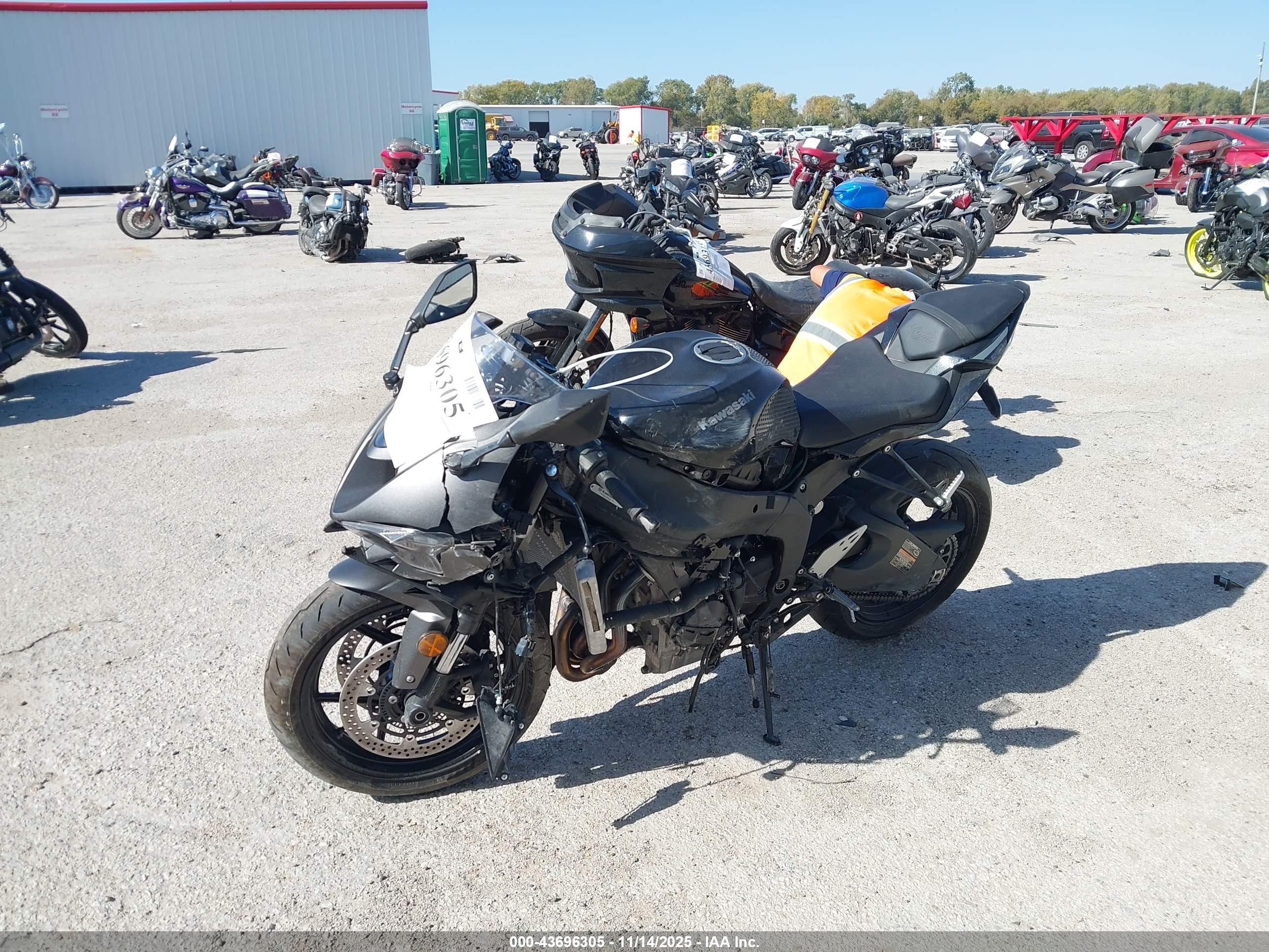 KAWASAKI ZX636 image 2