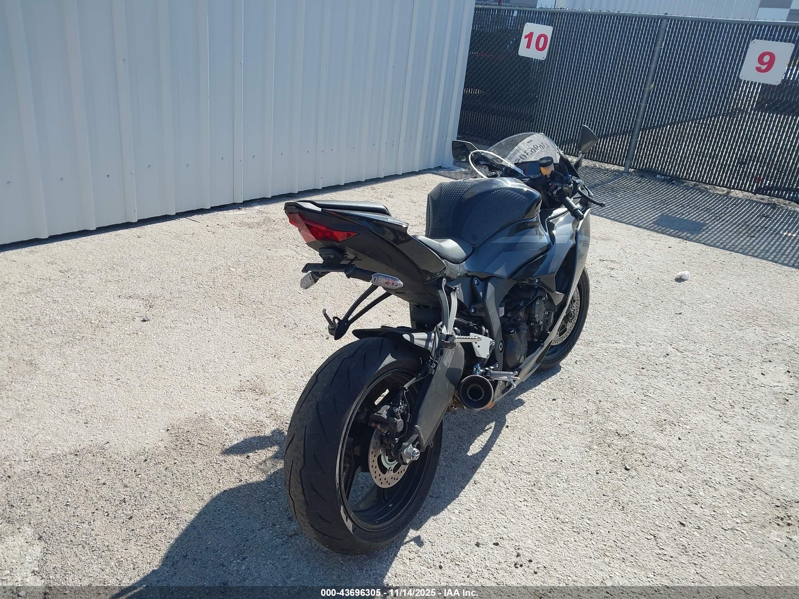 KAWASAKI ZX636 image 4