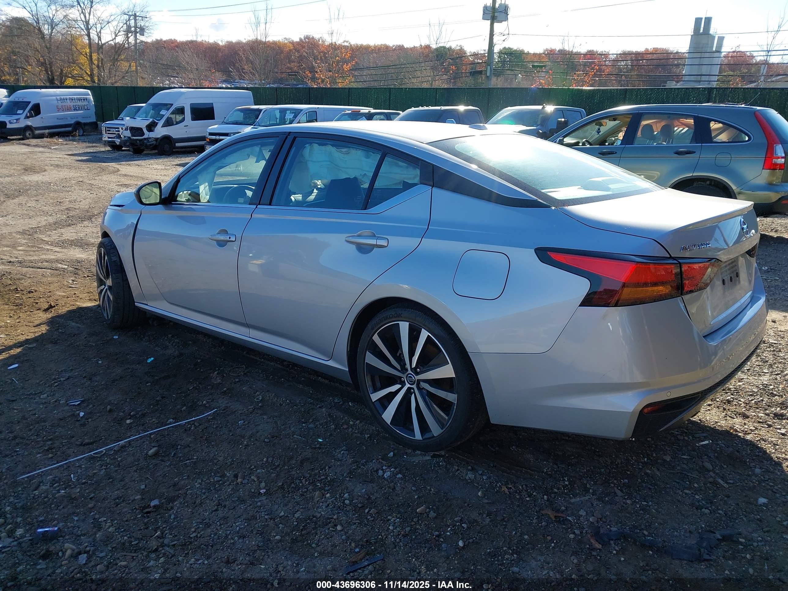 NISSAN ALTIMA image 3