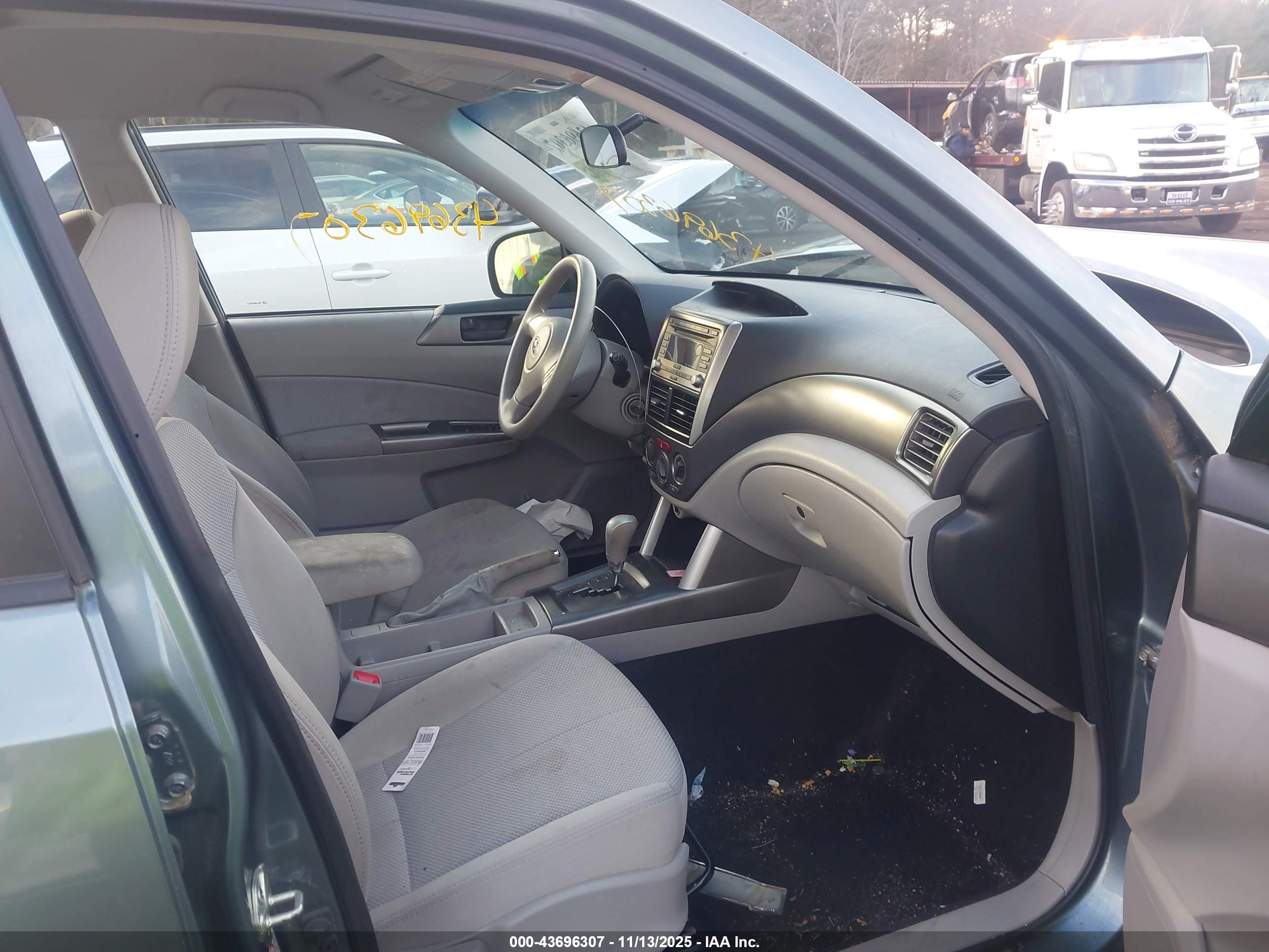 SUBARU FORESTER image 5