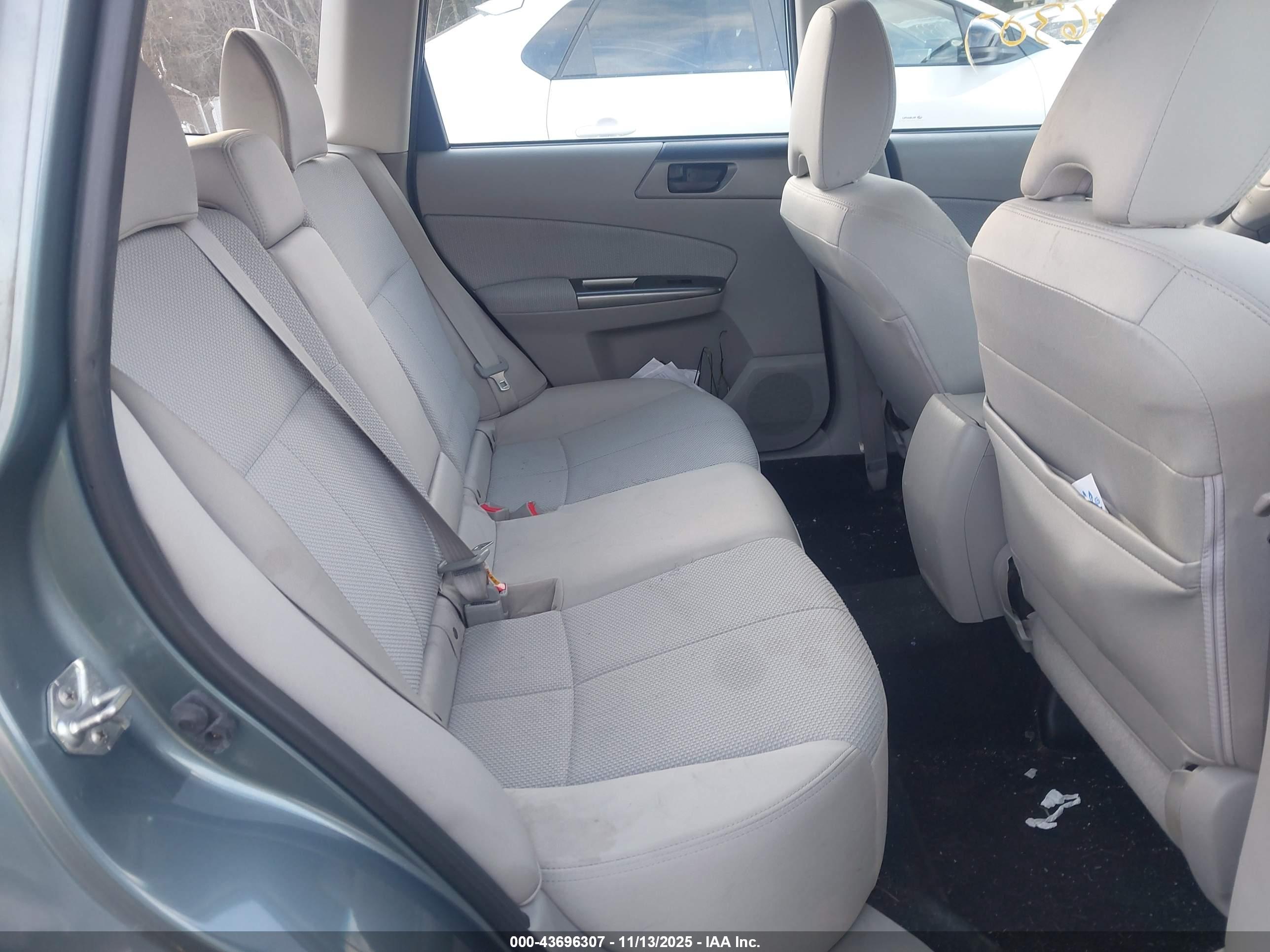 SUBARU FORESTER image 8