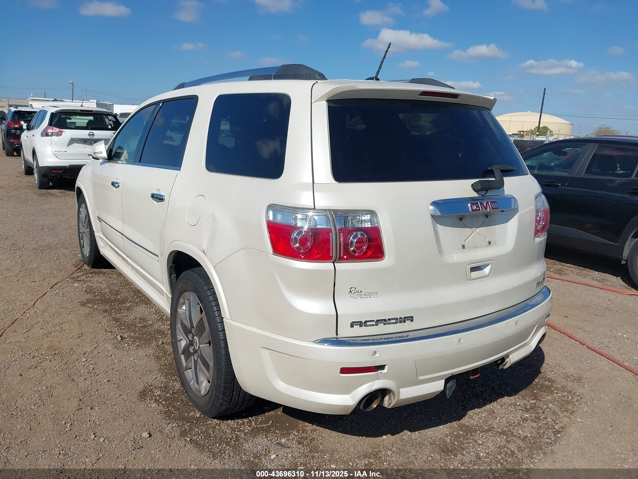 GMC ACADIA image 3