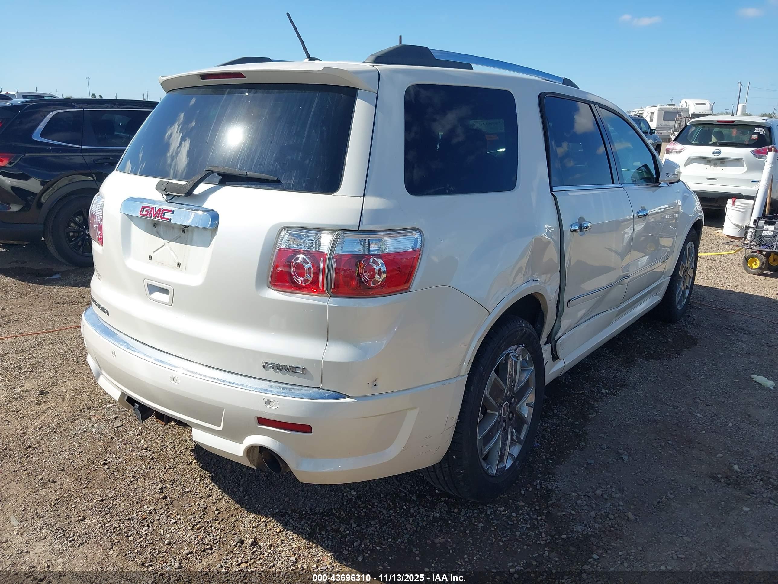 GMC ACADIA image 4