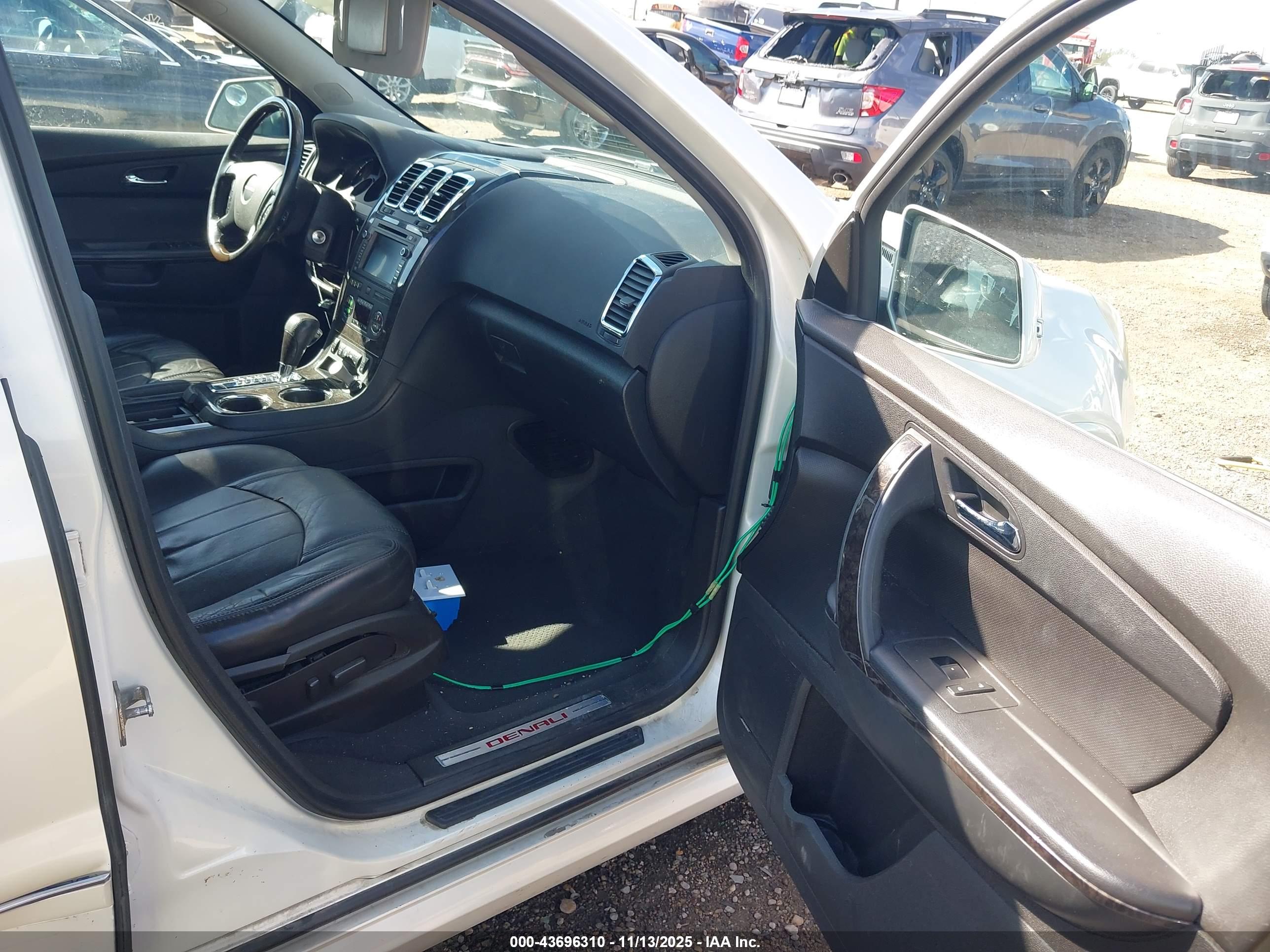 GMC ACADIA image 5