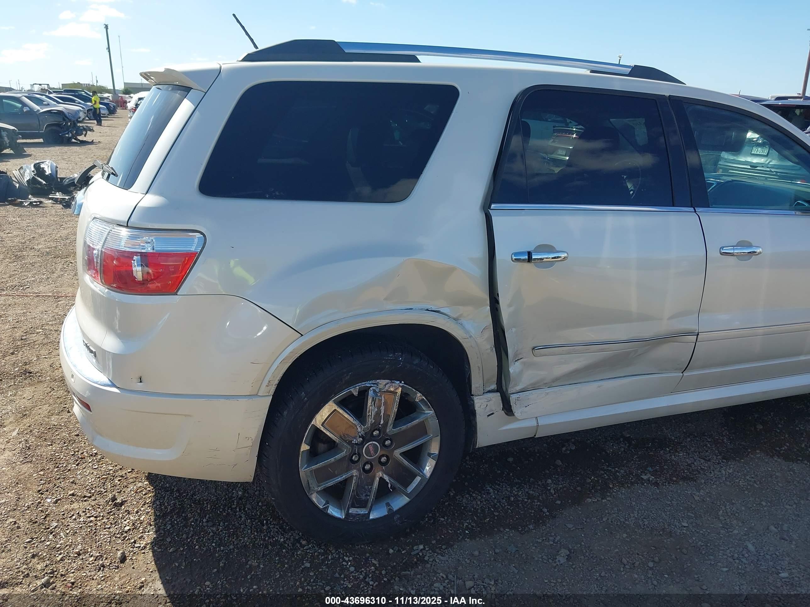 GMC ACADIA image 6