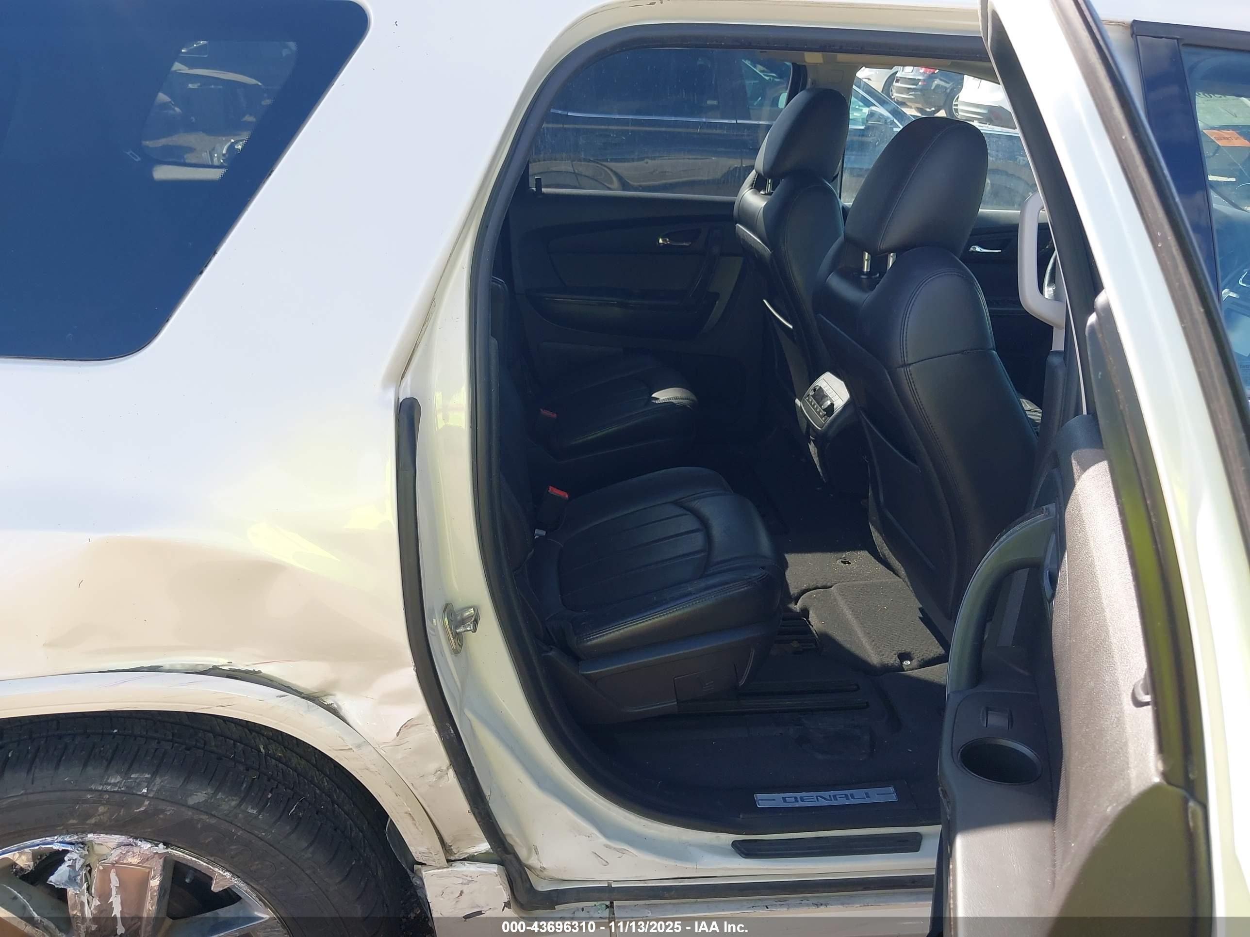 GMC ACADIA image 8