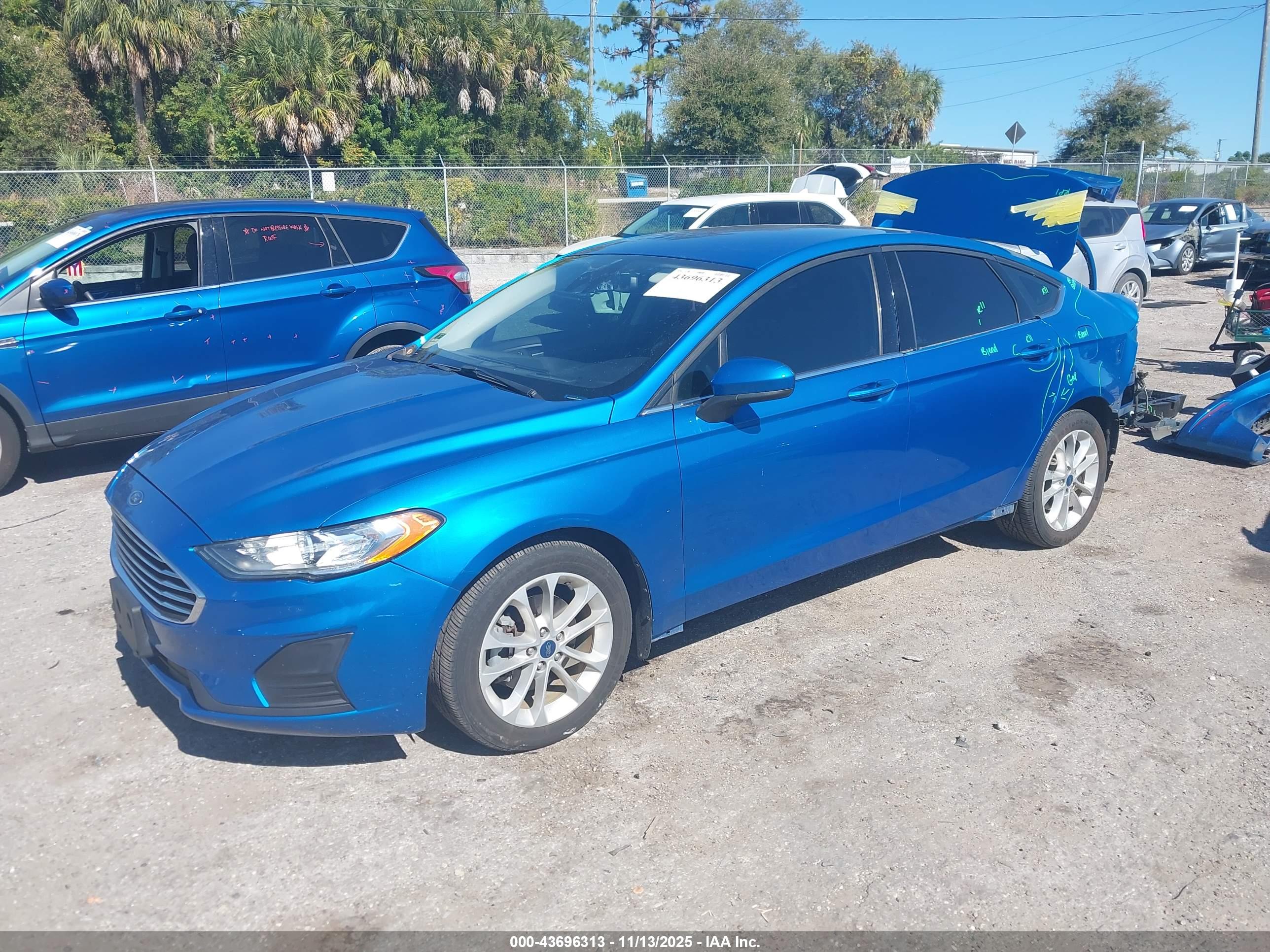 FORD FUSION image 2