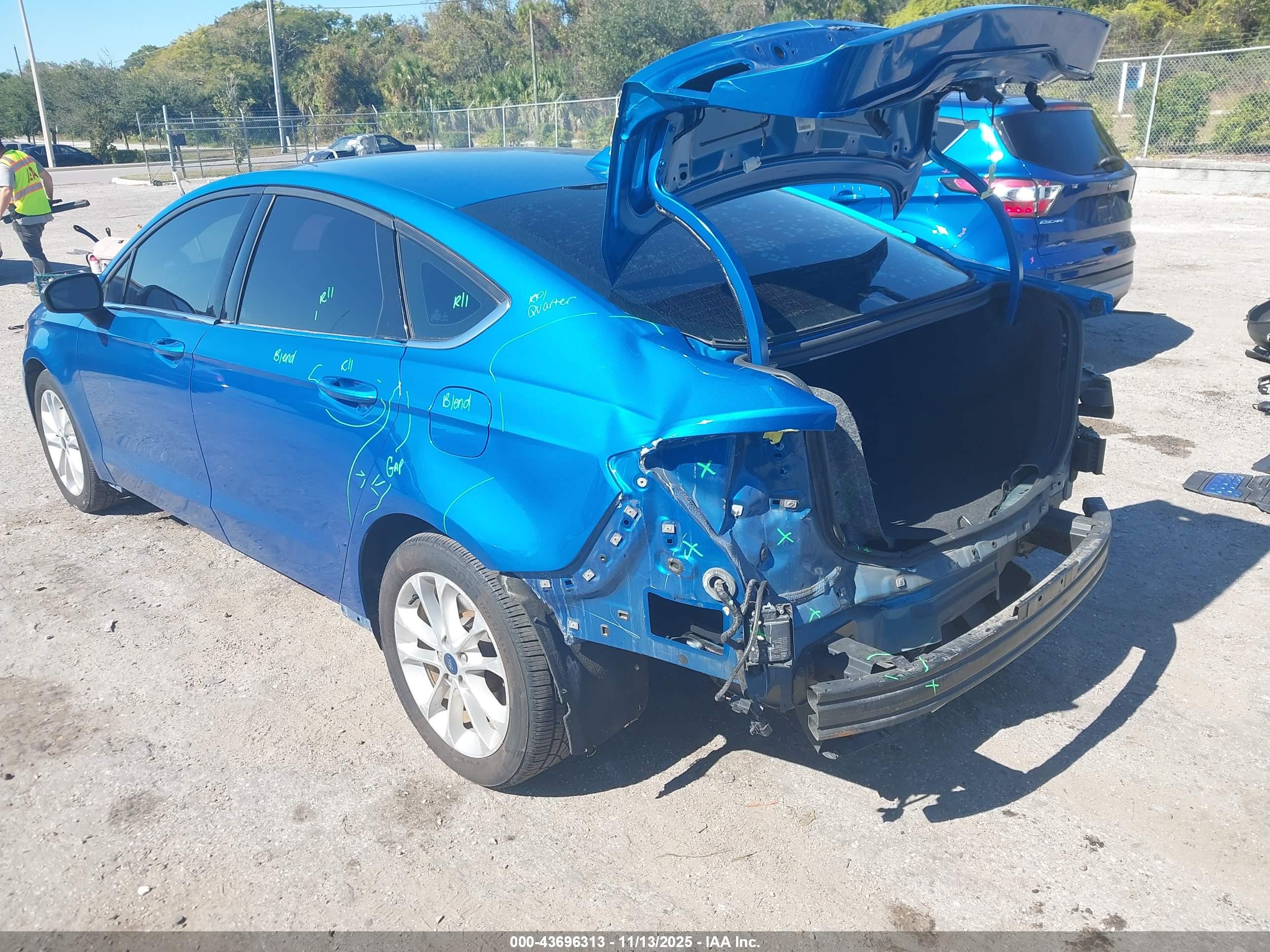 FORD FUSION image 3