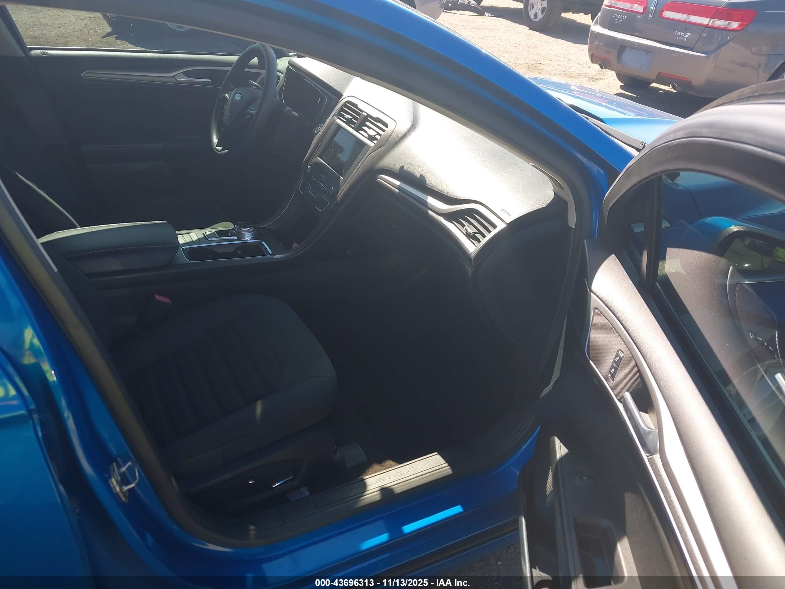 FORD FUSION image 5