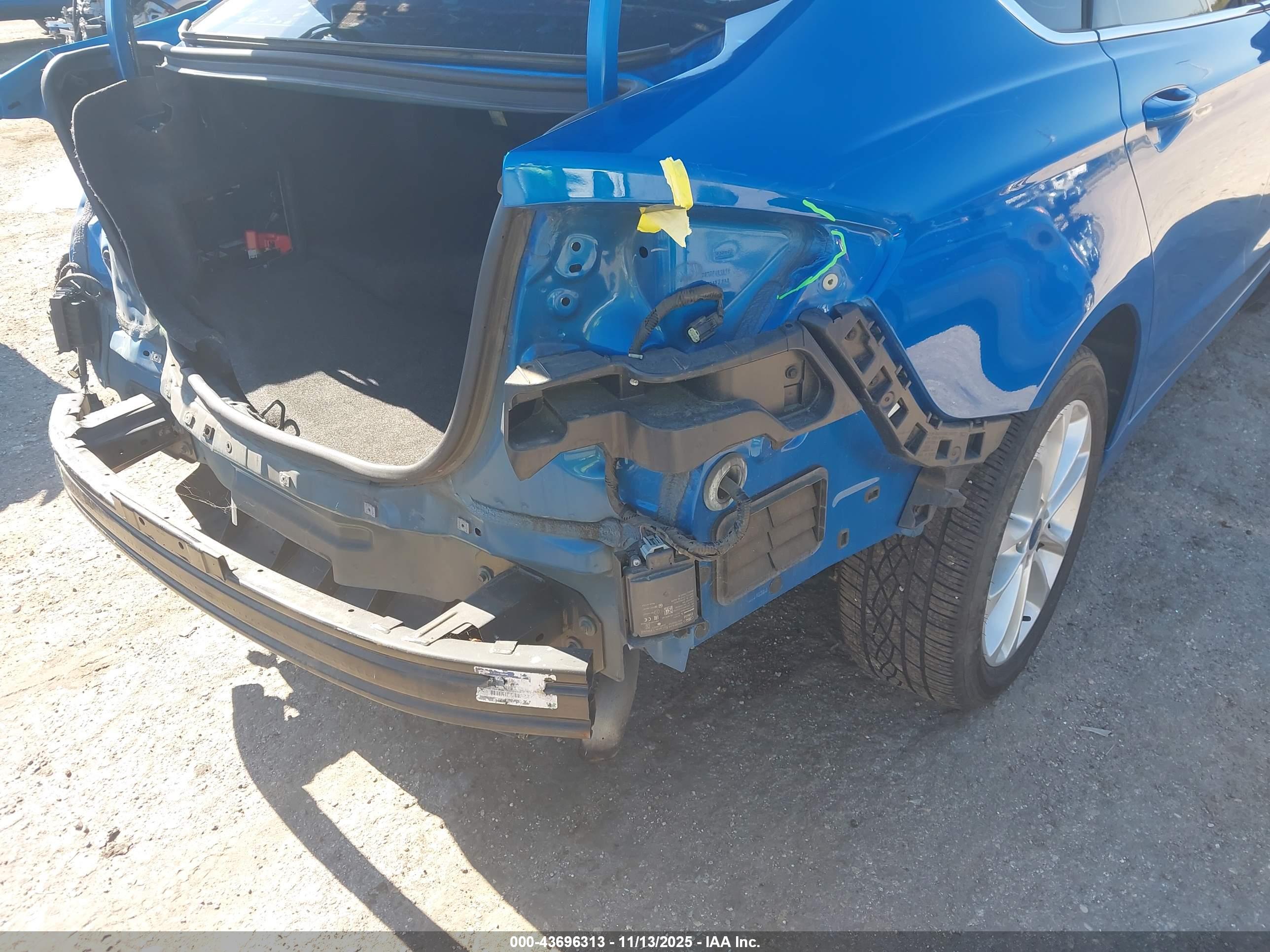 FORD FUSION image 6