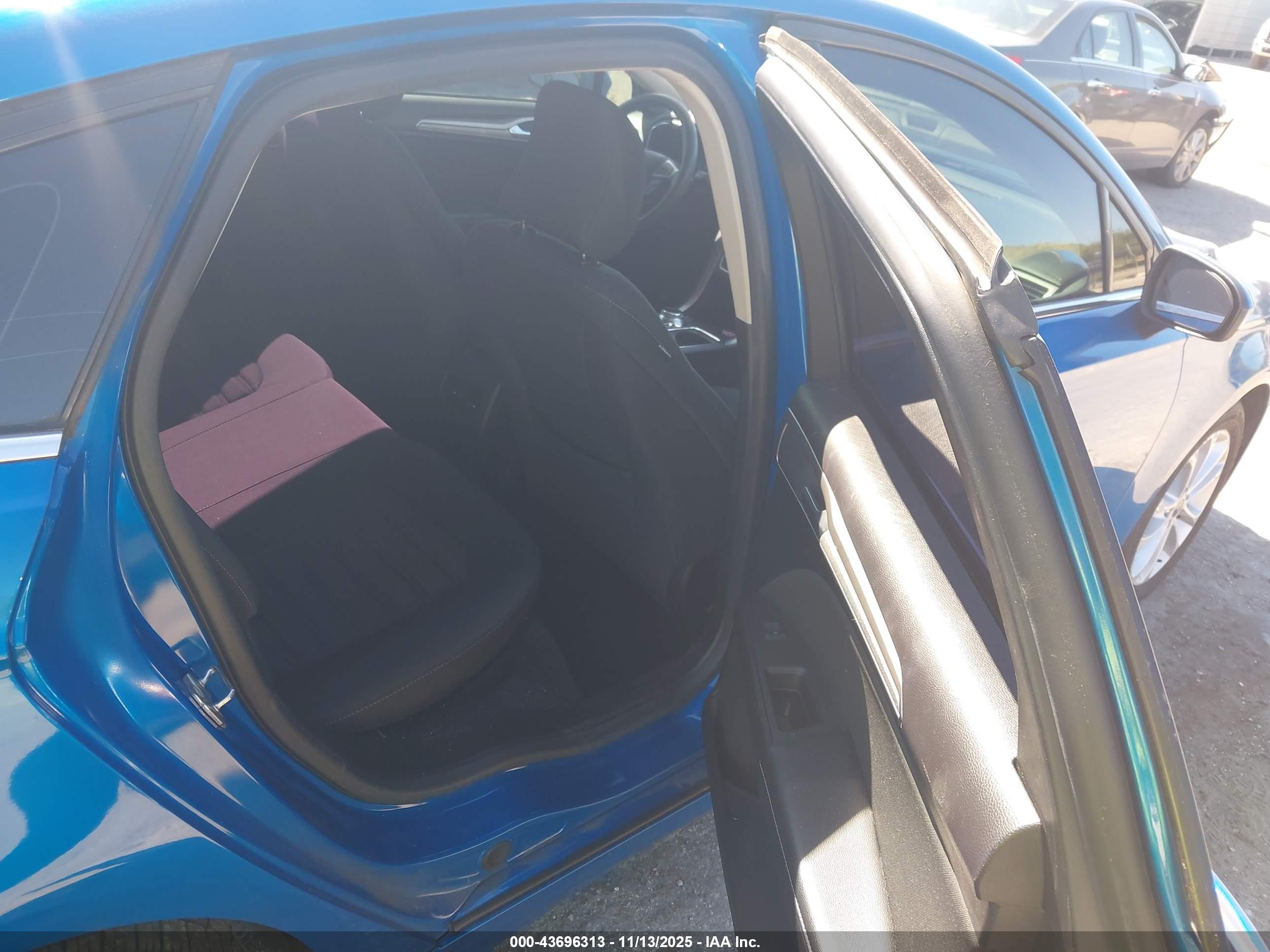 FORD FUSION image 8