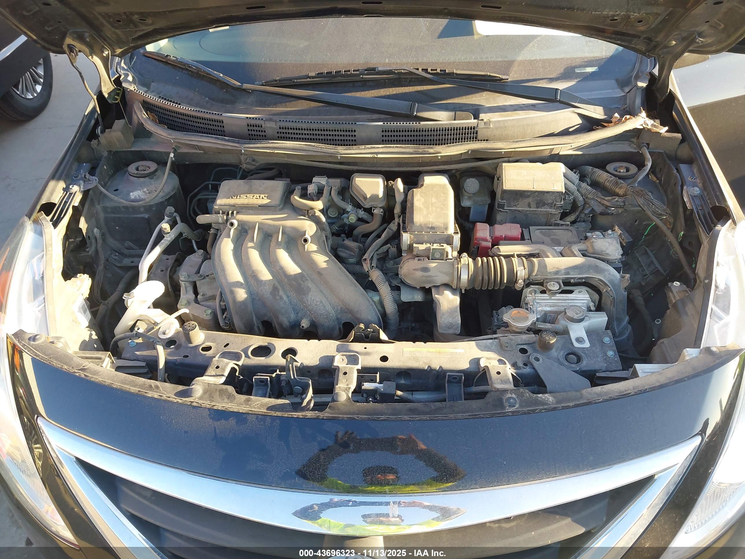 NISSAN VERSA image 10