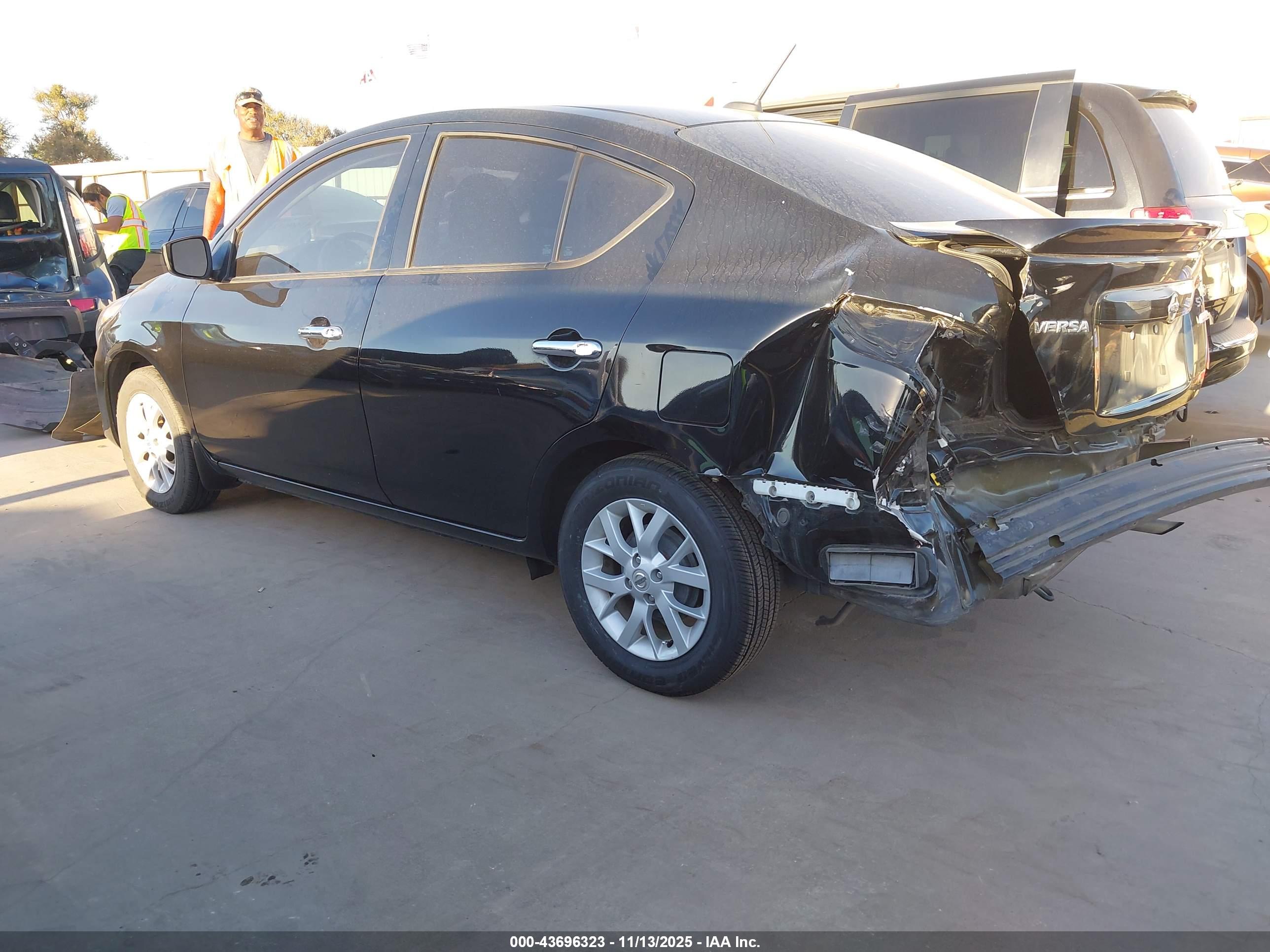 NISSAN VERSA image 3