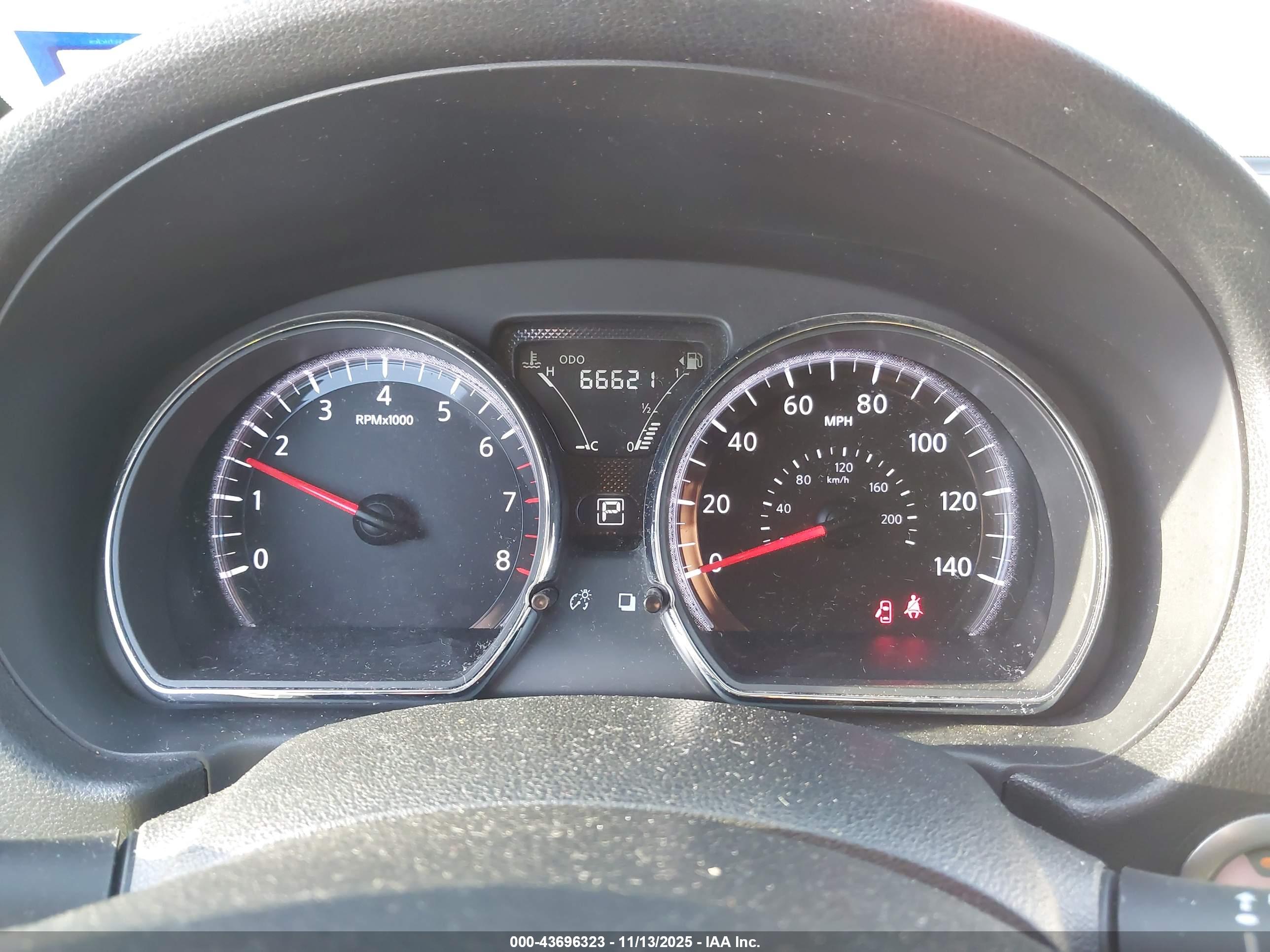 NISSAN VERSA image 7