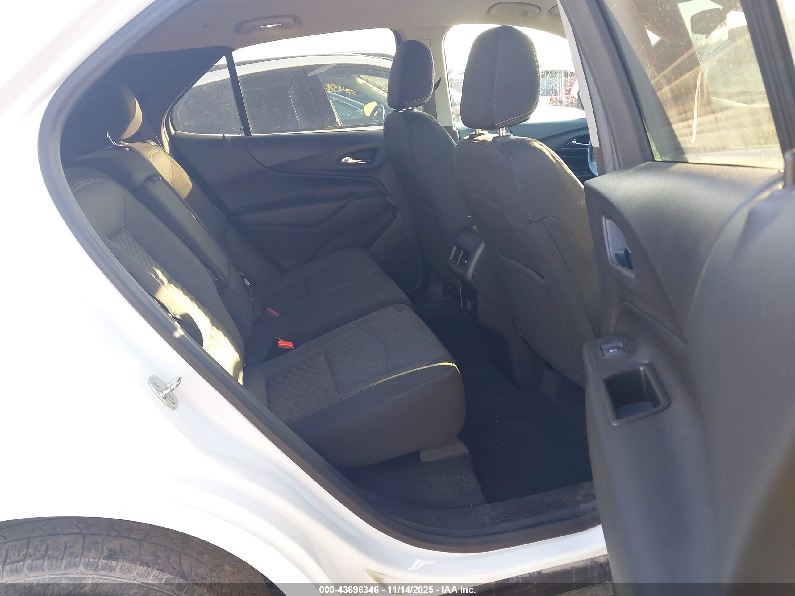 CHEVROLET EQUINOX image 8