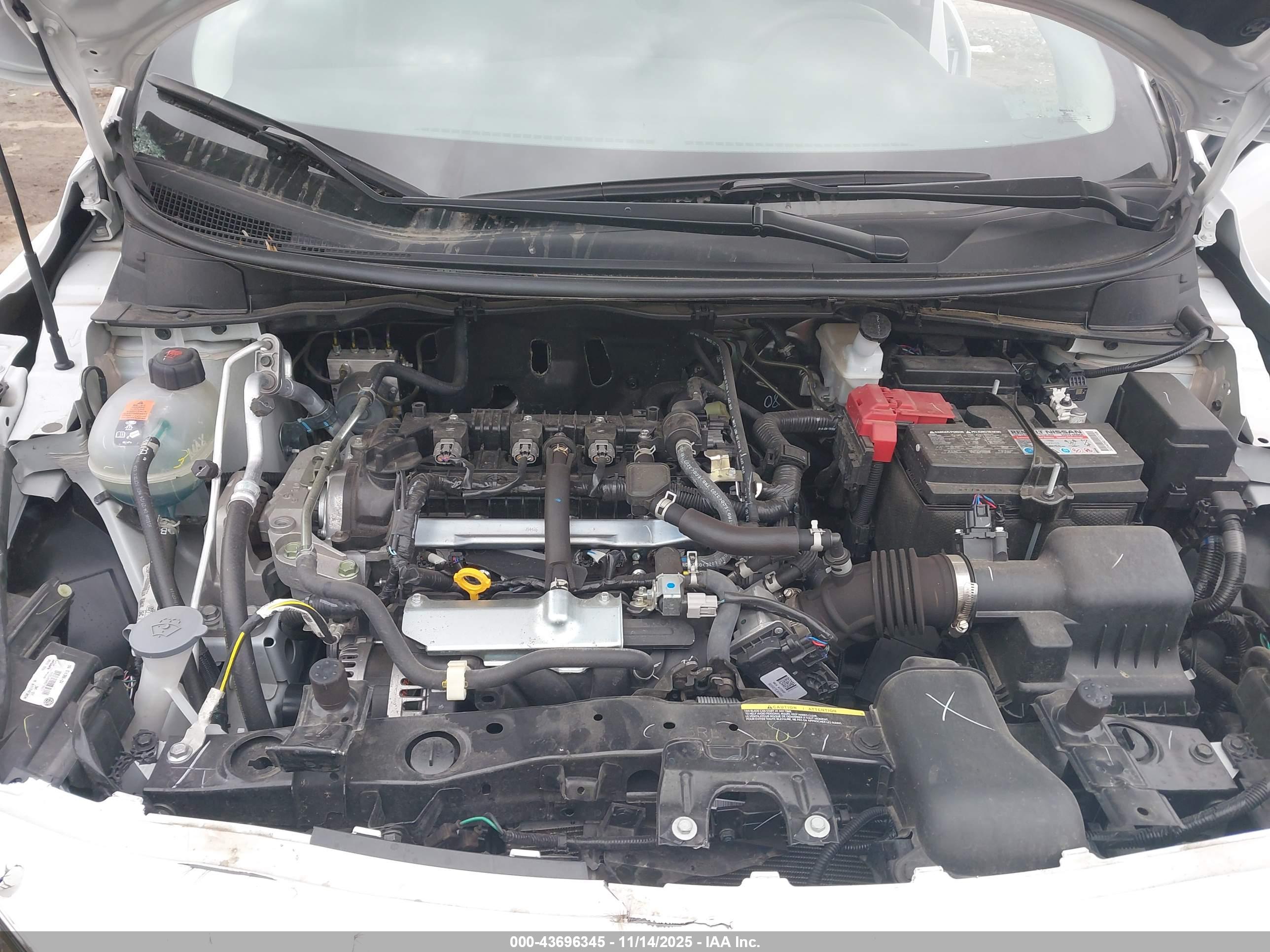 NISSAN VERSA image 10