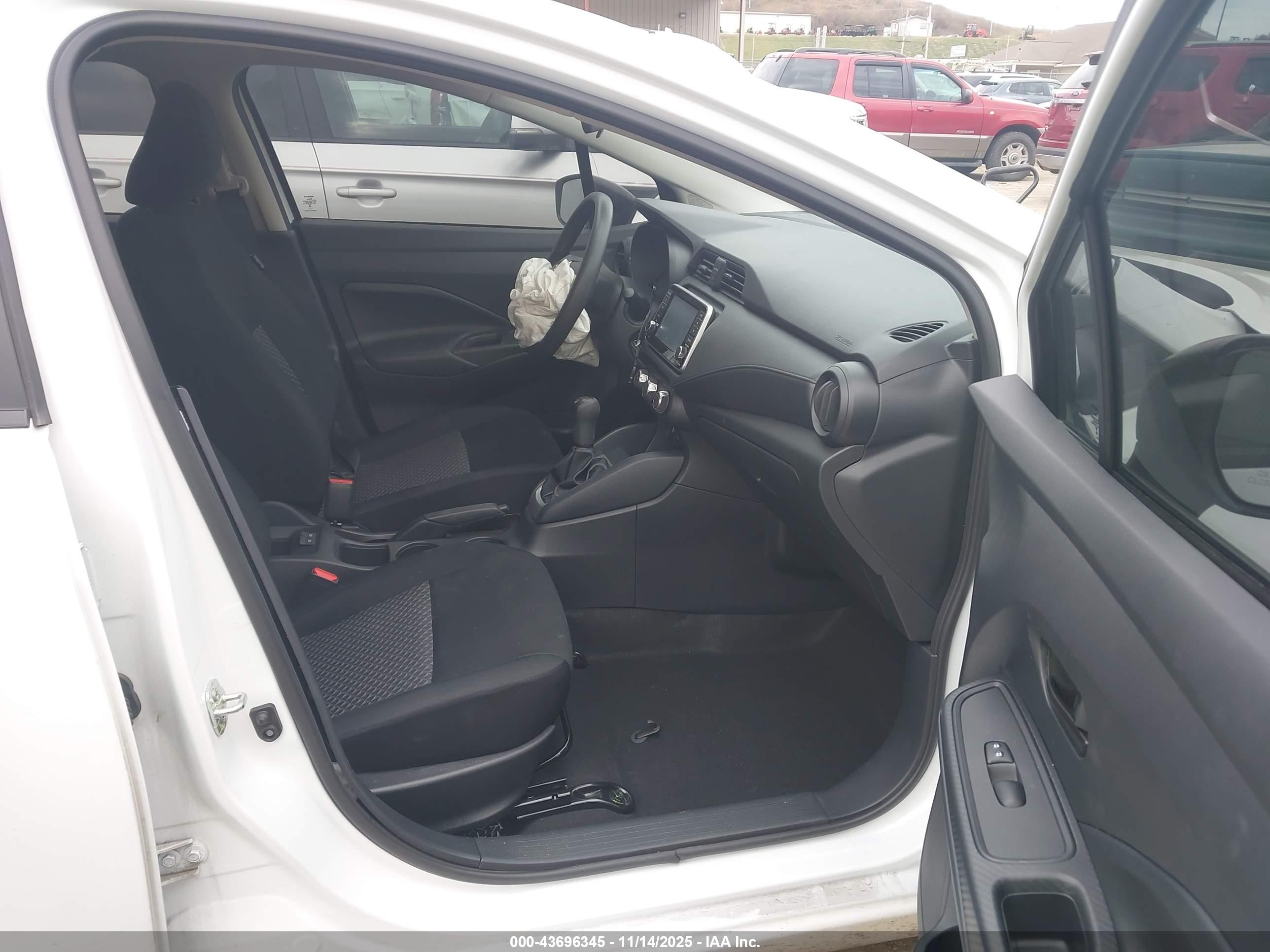 NISSAN VERSA image 5