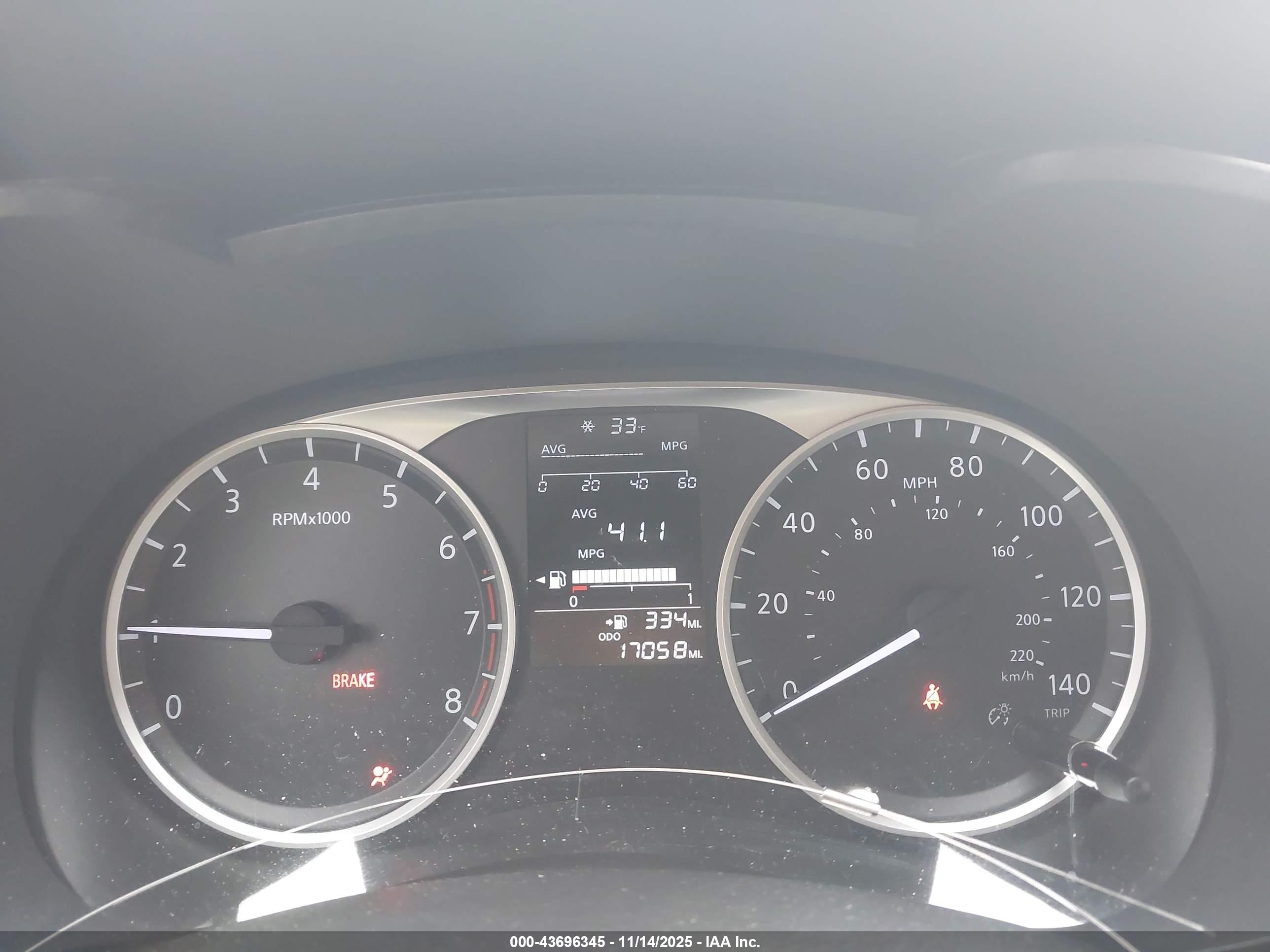 NISSAN VERSA image 7