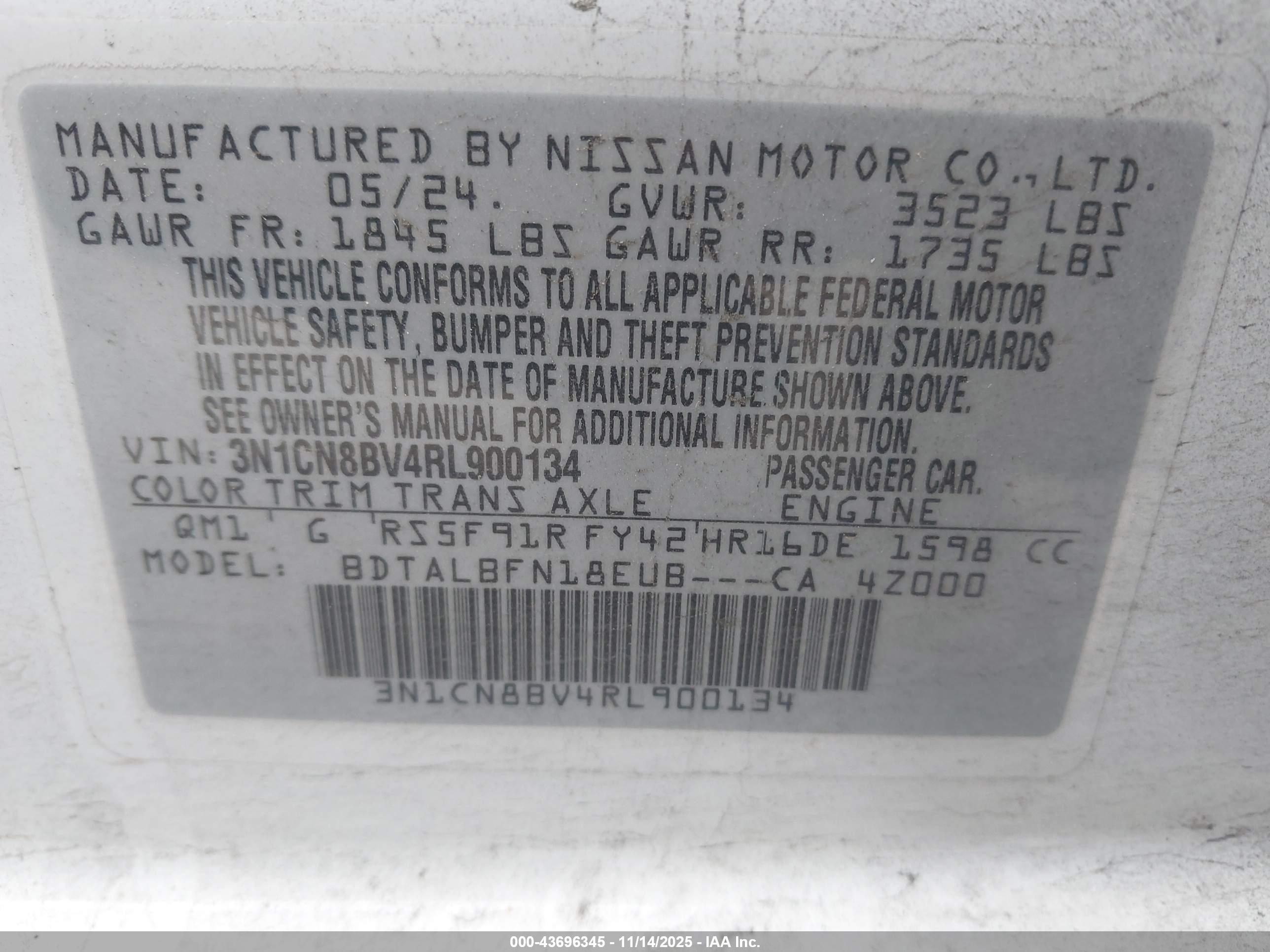 NISSAN VERSA image 9