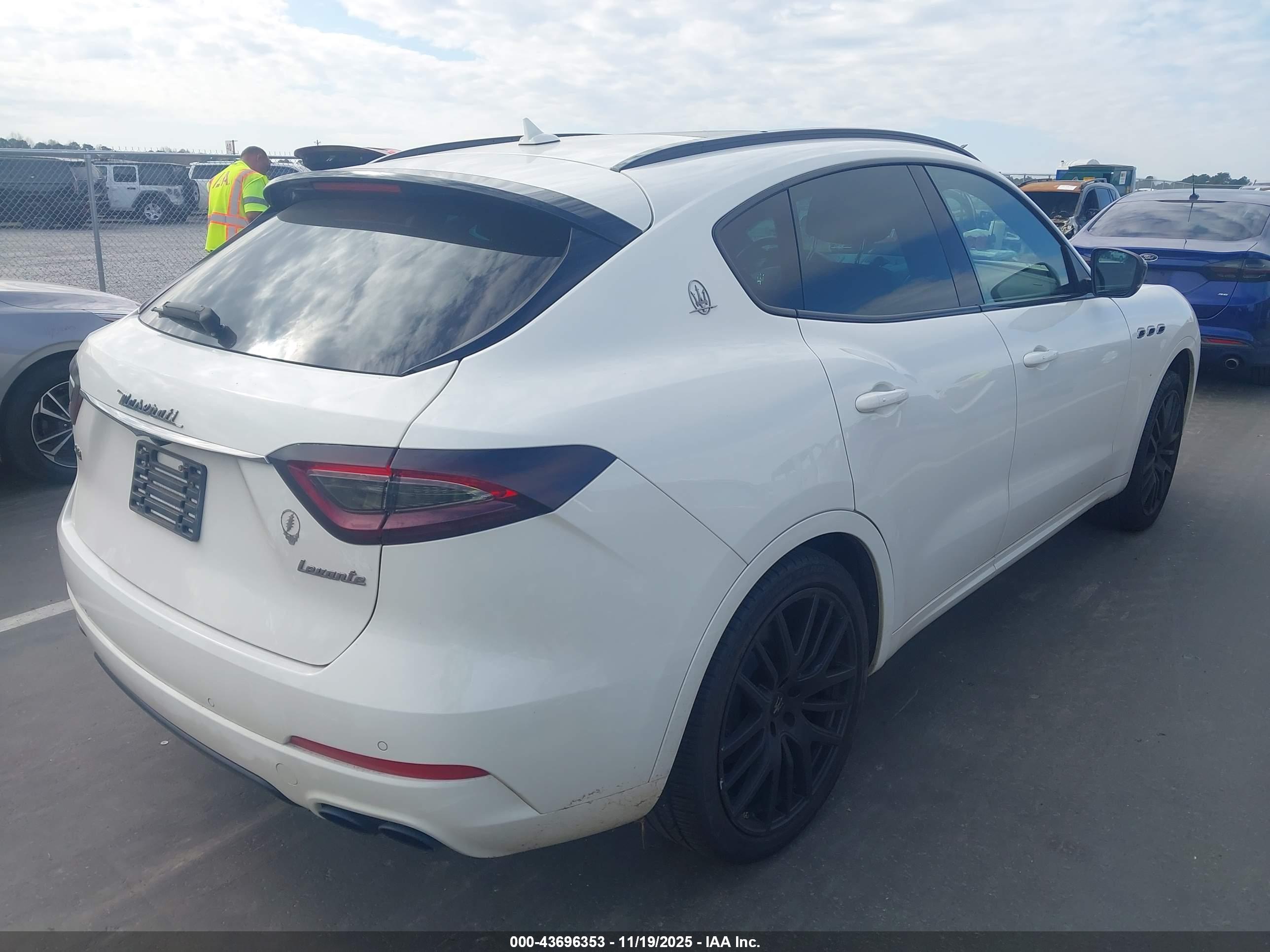 MASERATI LEVANTE image 4
