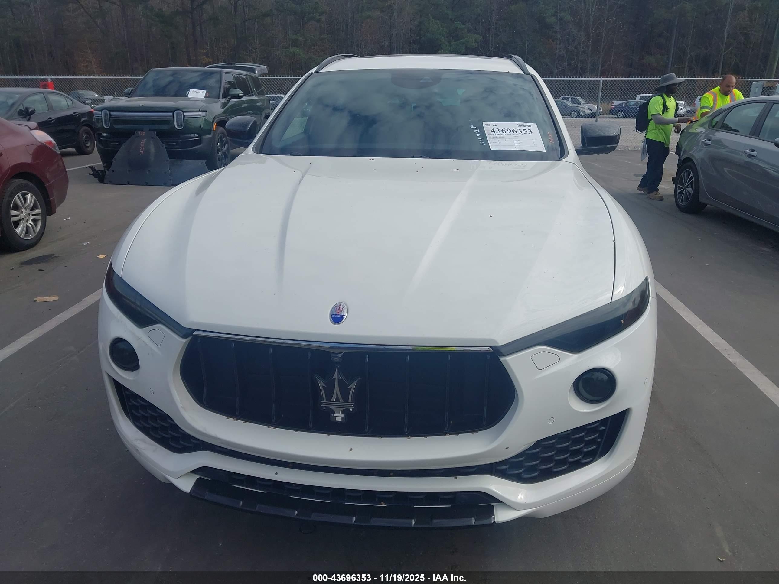 MASERATI LEVANTE image 6
