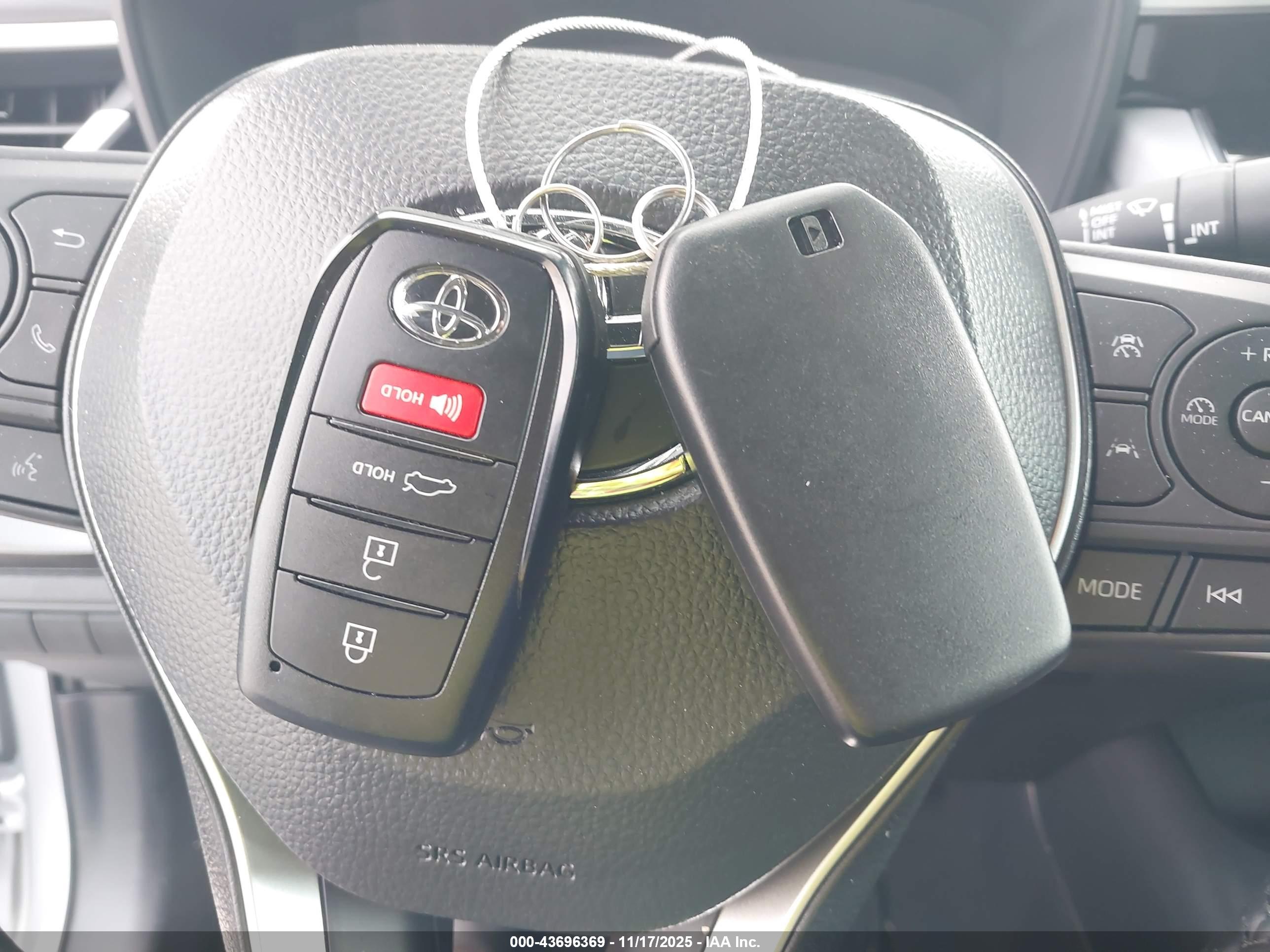 TOYOTA COROLLA image 11