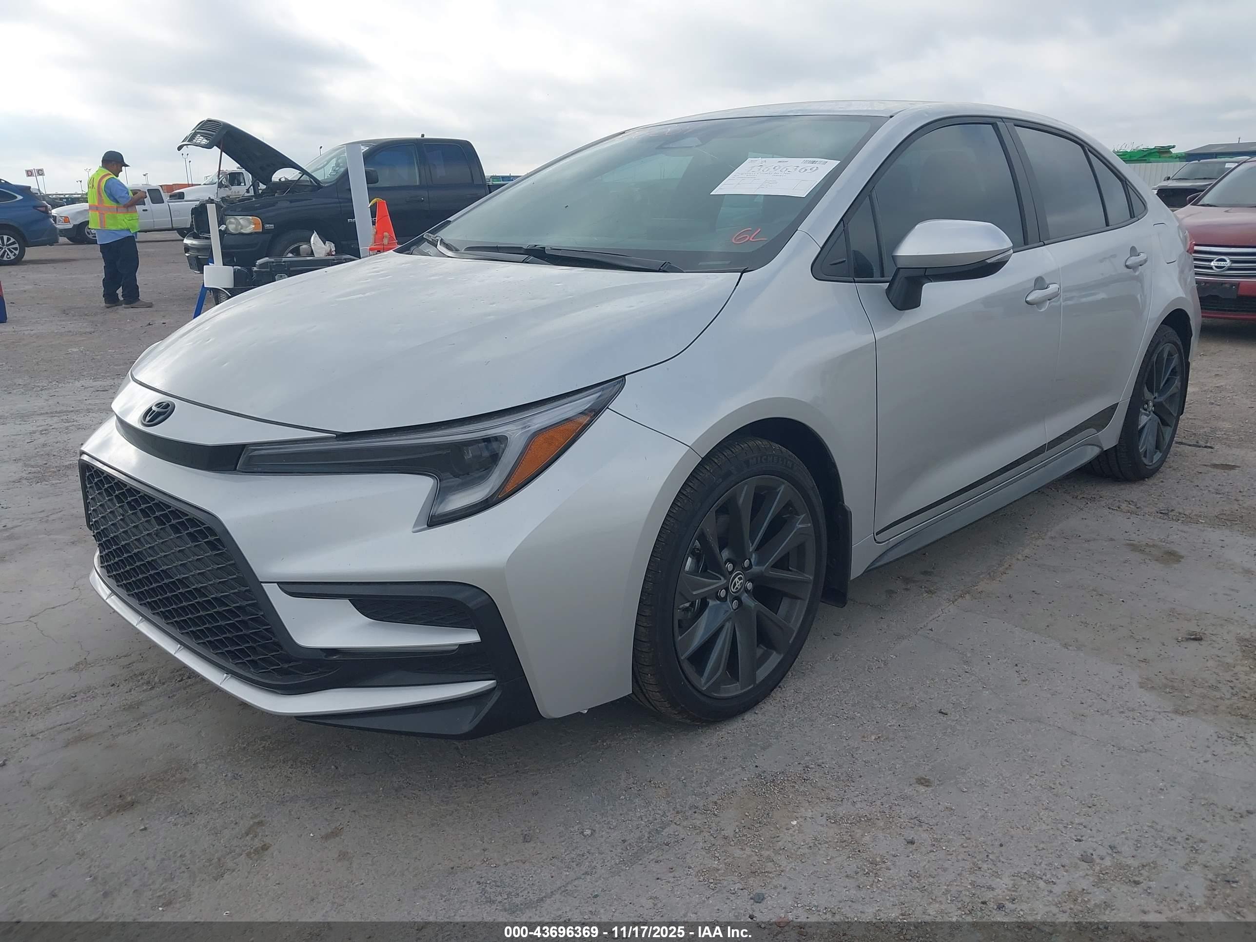 TOYOTA COROLLA image 2