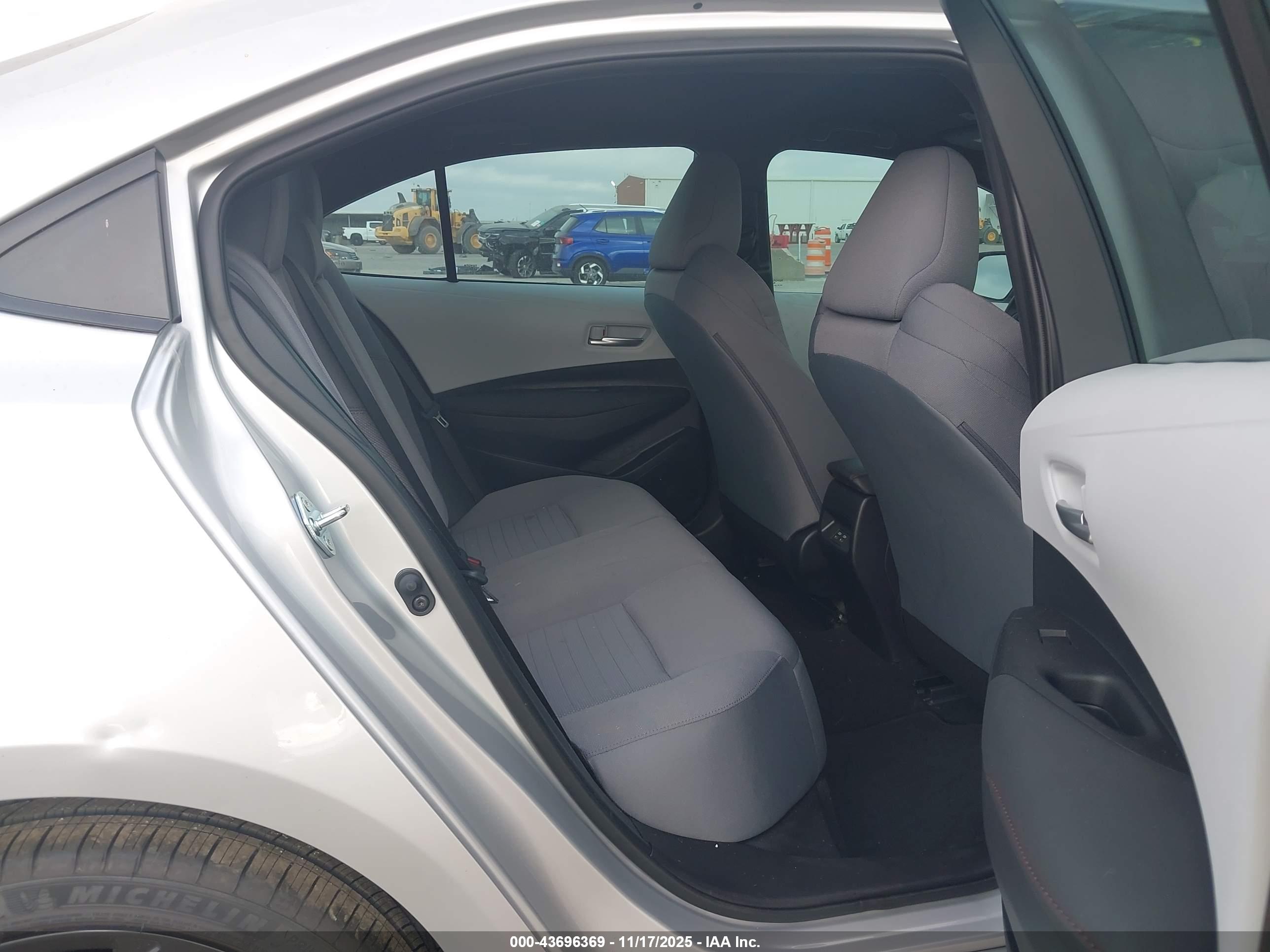 TOYOTA COROLLA image 8