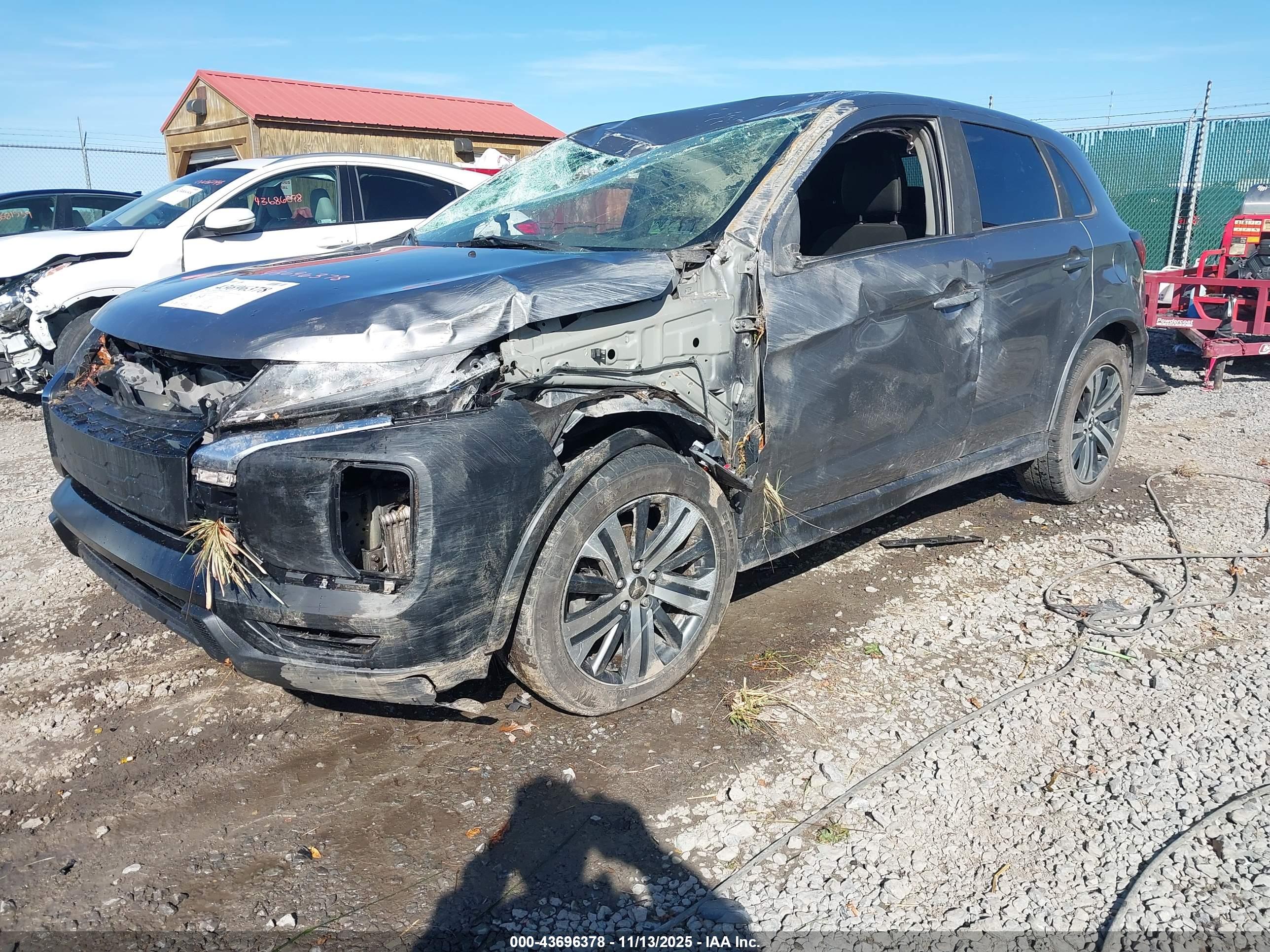 MITSUBISHI OUTLANDER image 2