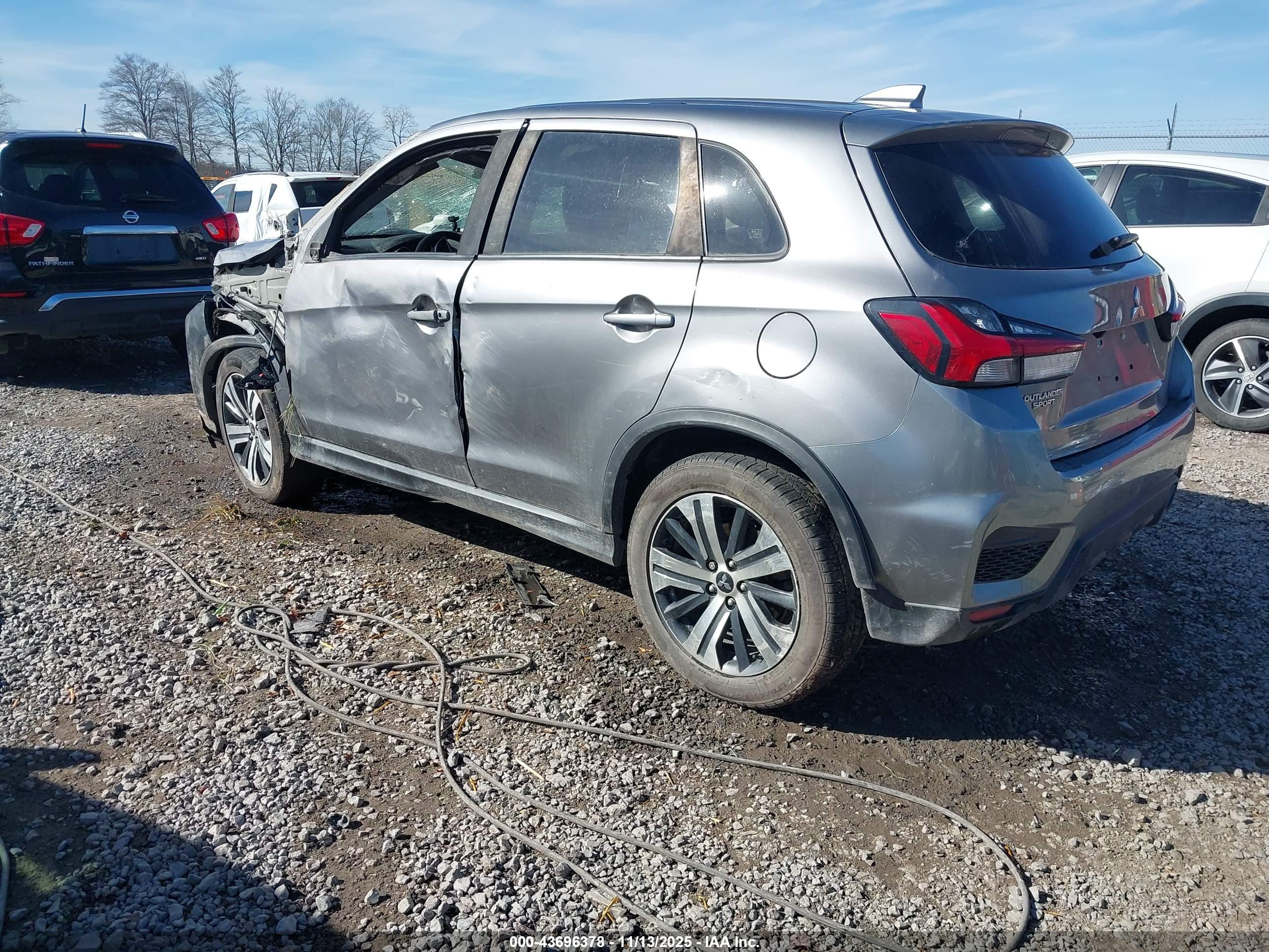 MITSUBISHI OUTLANDER image 3