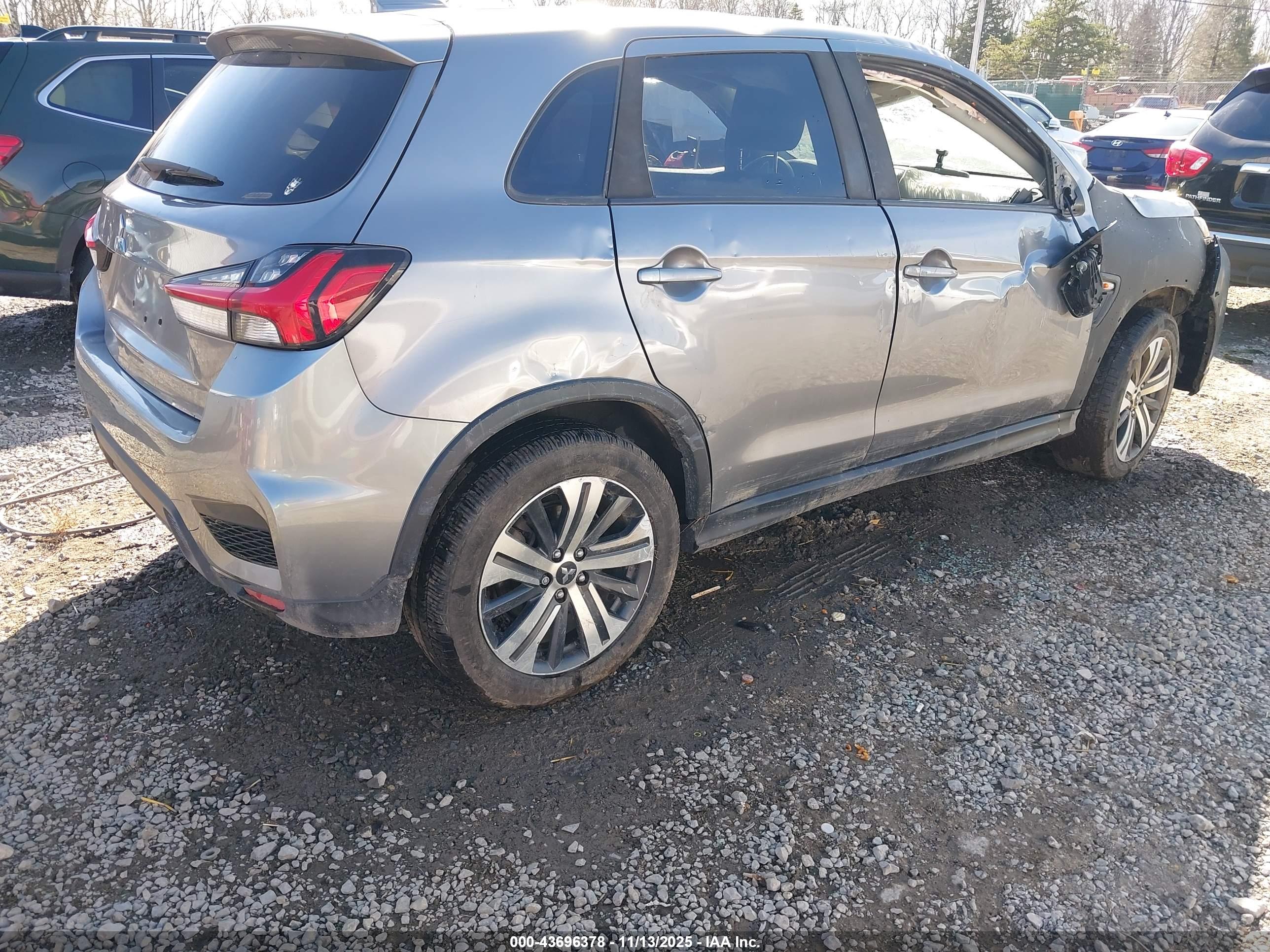 MITSUBISHI OUTLANDER image 4