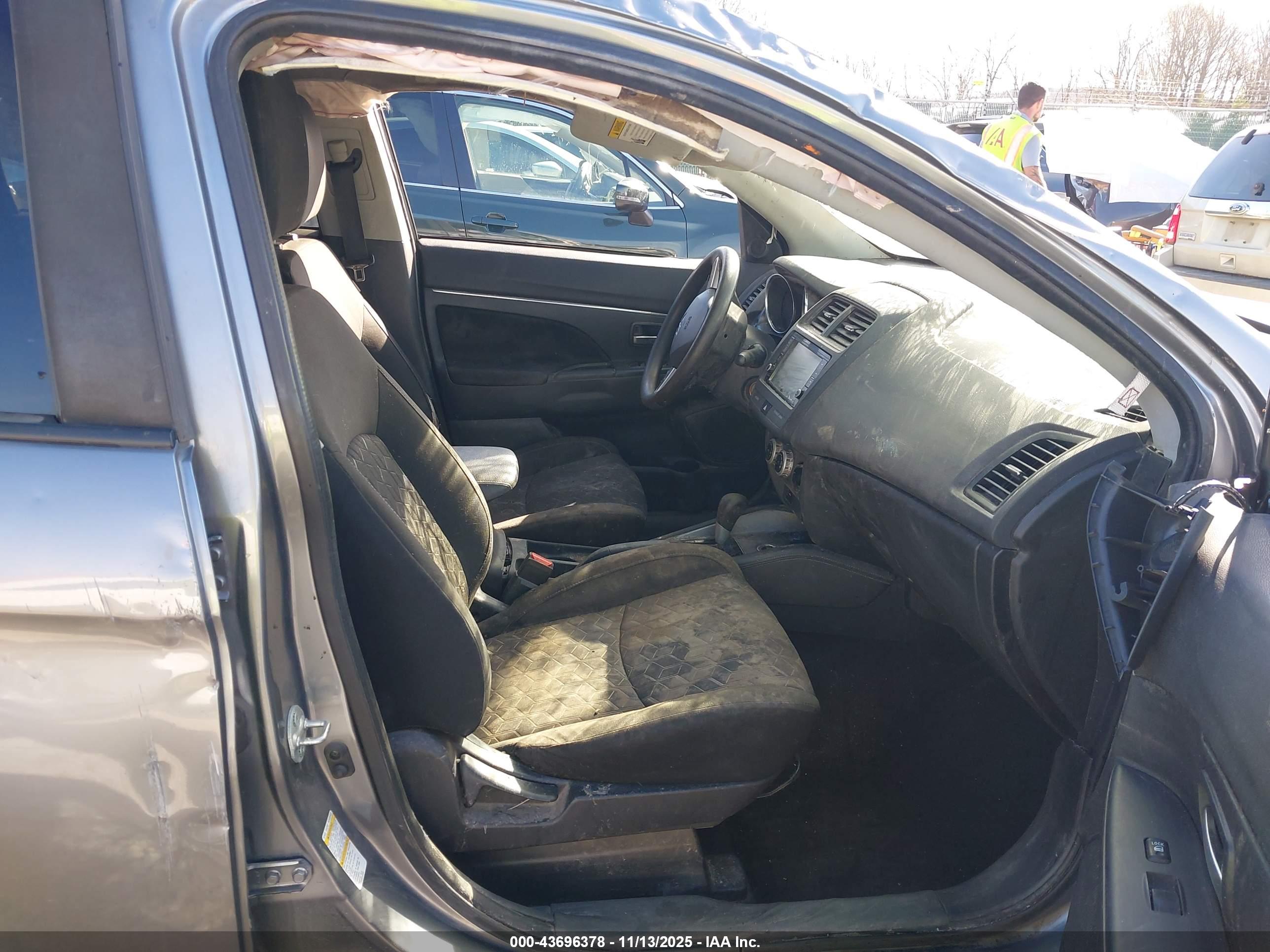 MITSUBISHI OUTLANDER image 5