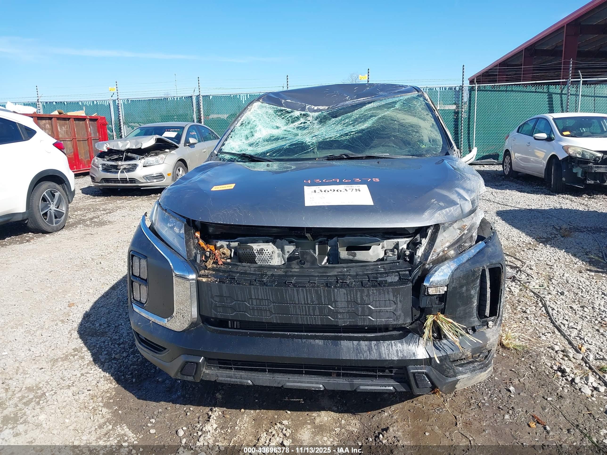 MITSUBISHI OUTLANDER image 6