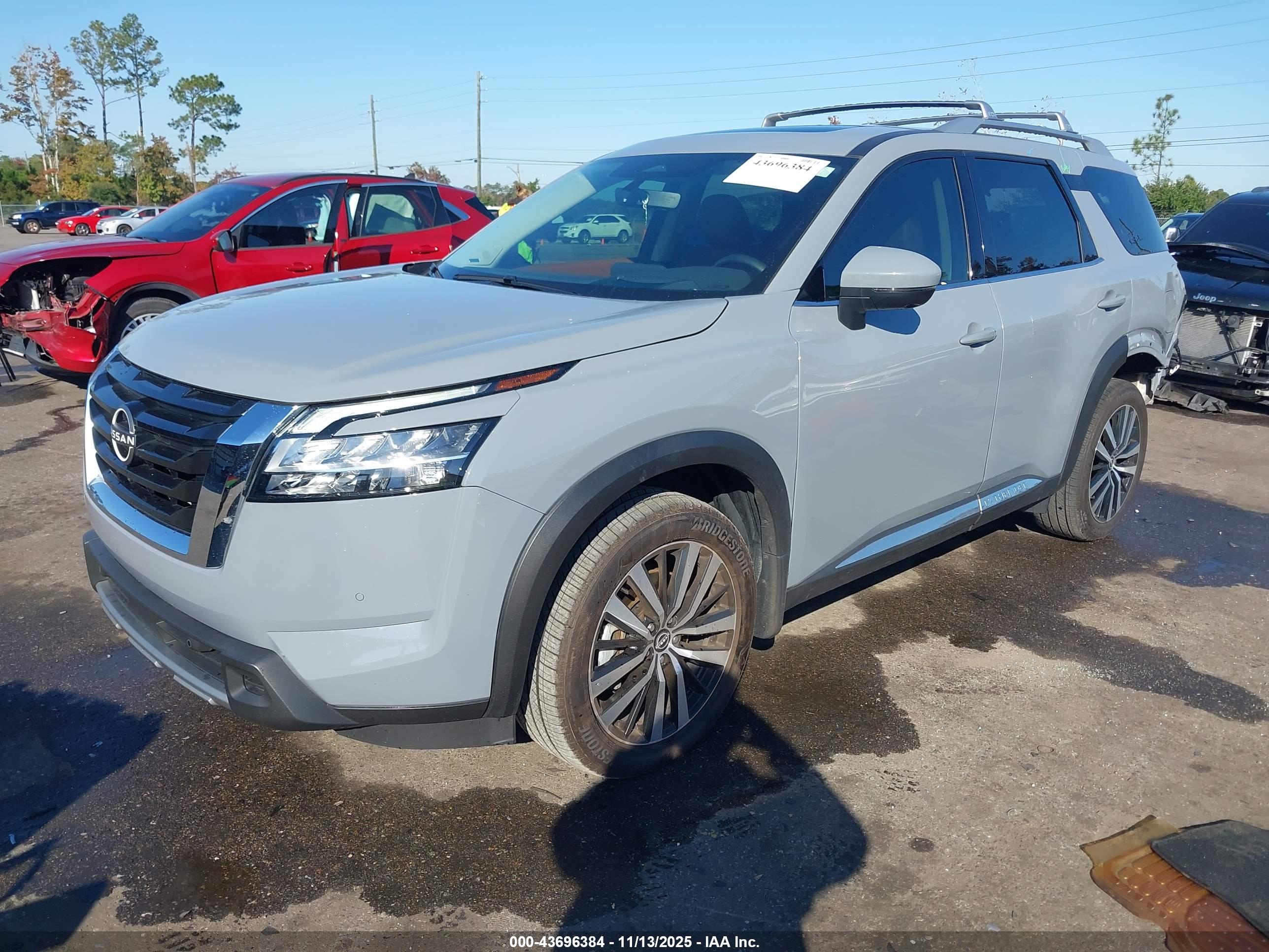 NISSAN PATHFINDER image 2