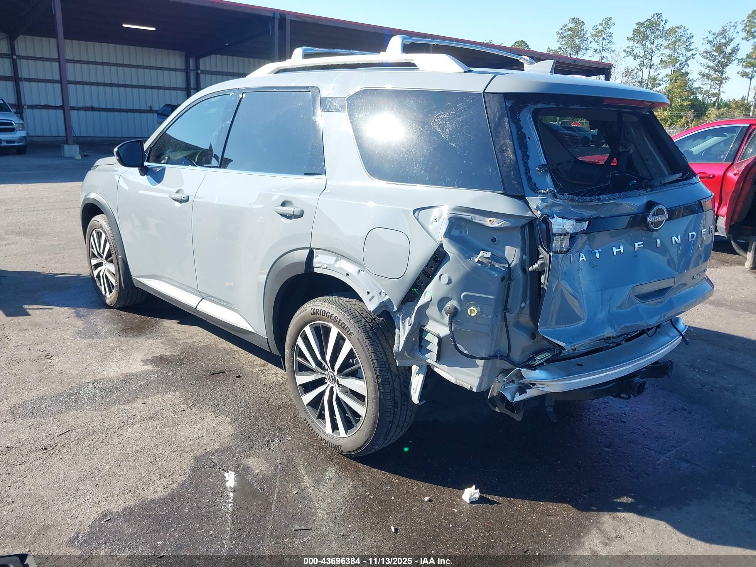 NISSAN PATHFINDER image 3