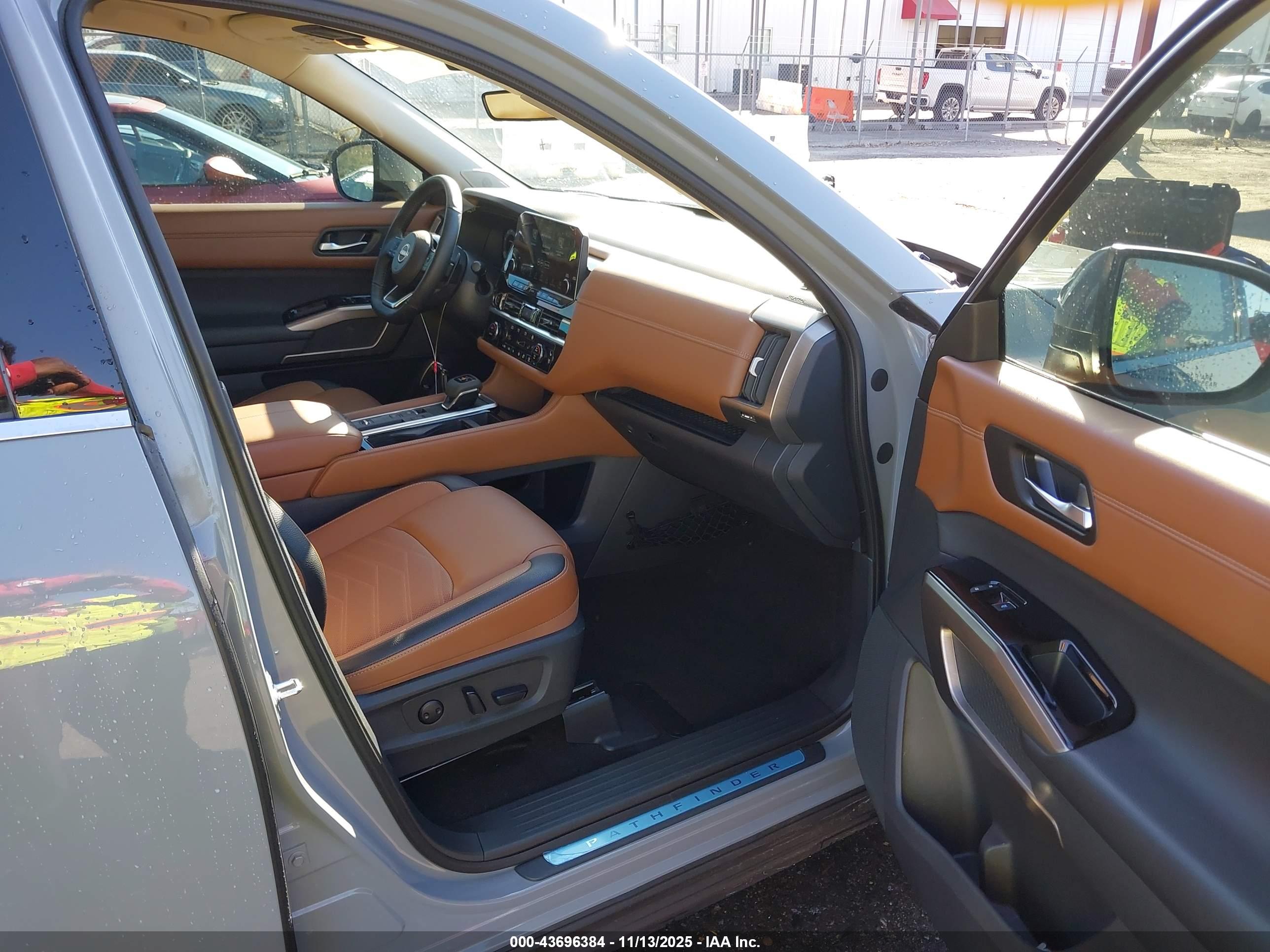 NISSAN PATHFINDER image 5