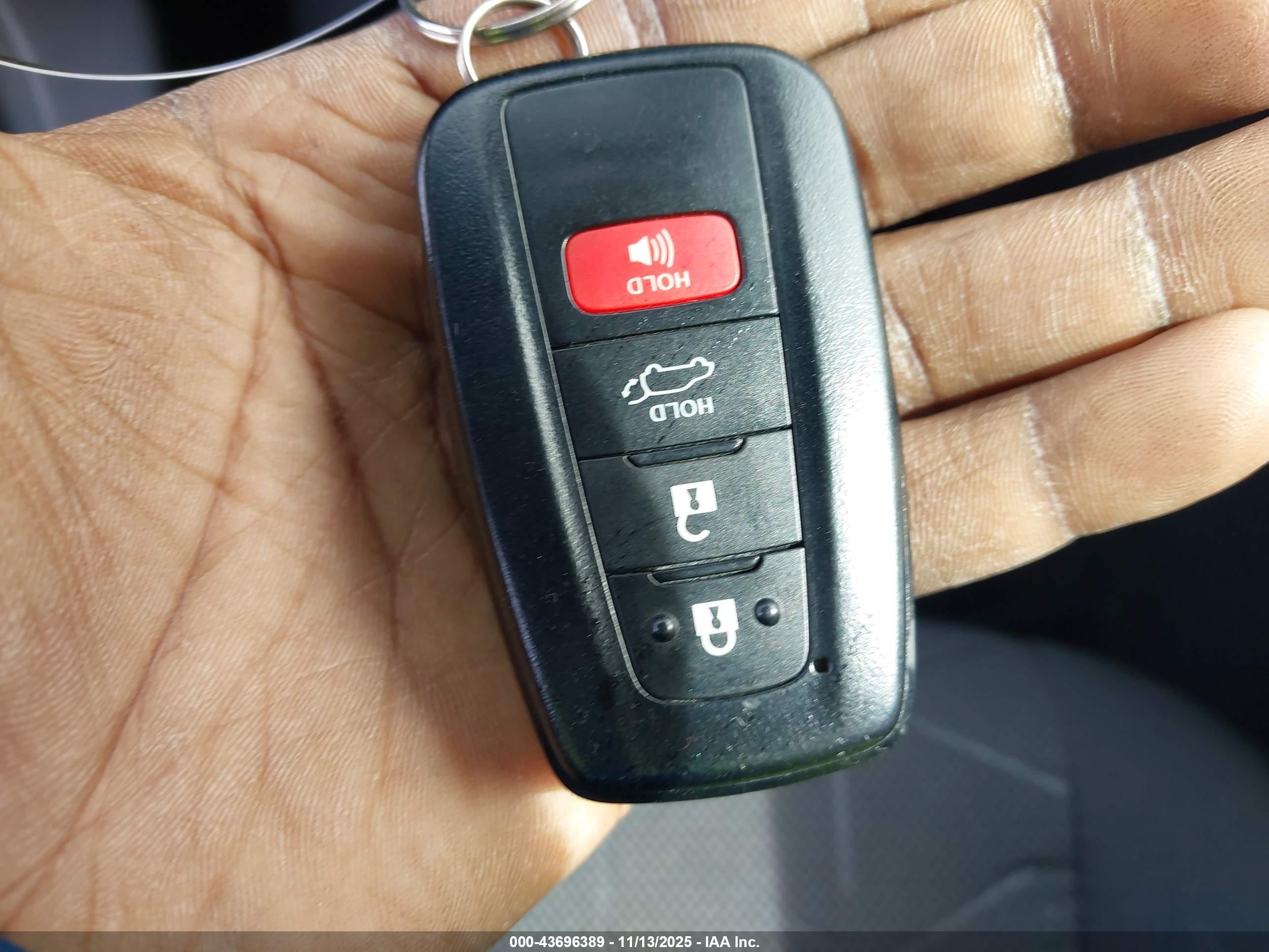 TOYOTA RAV4 image 11