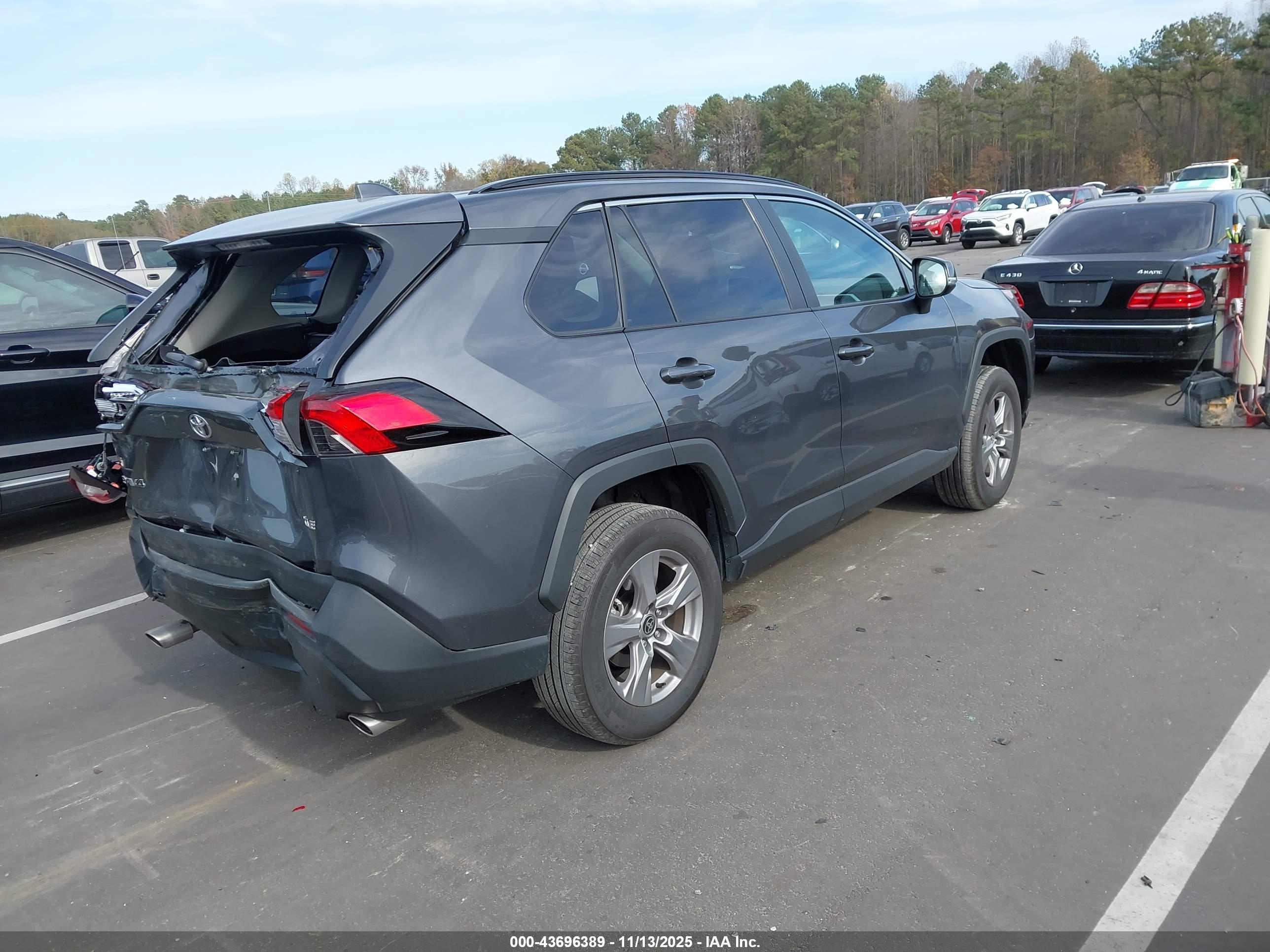 TOYOTA RAV4 image 4