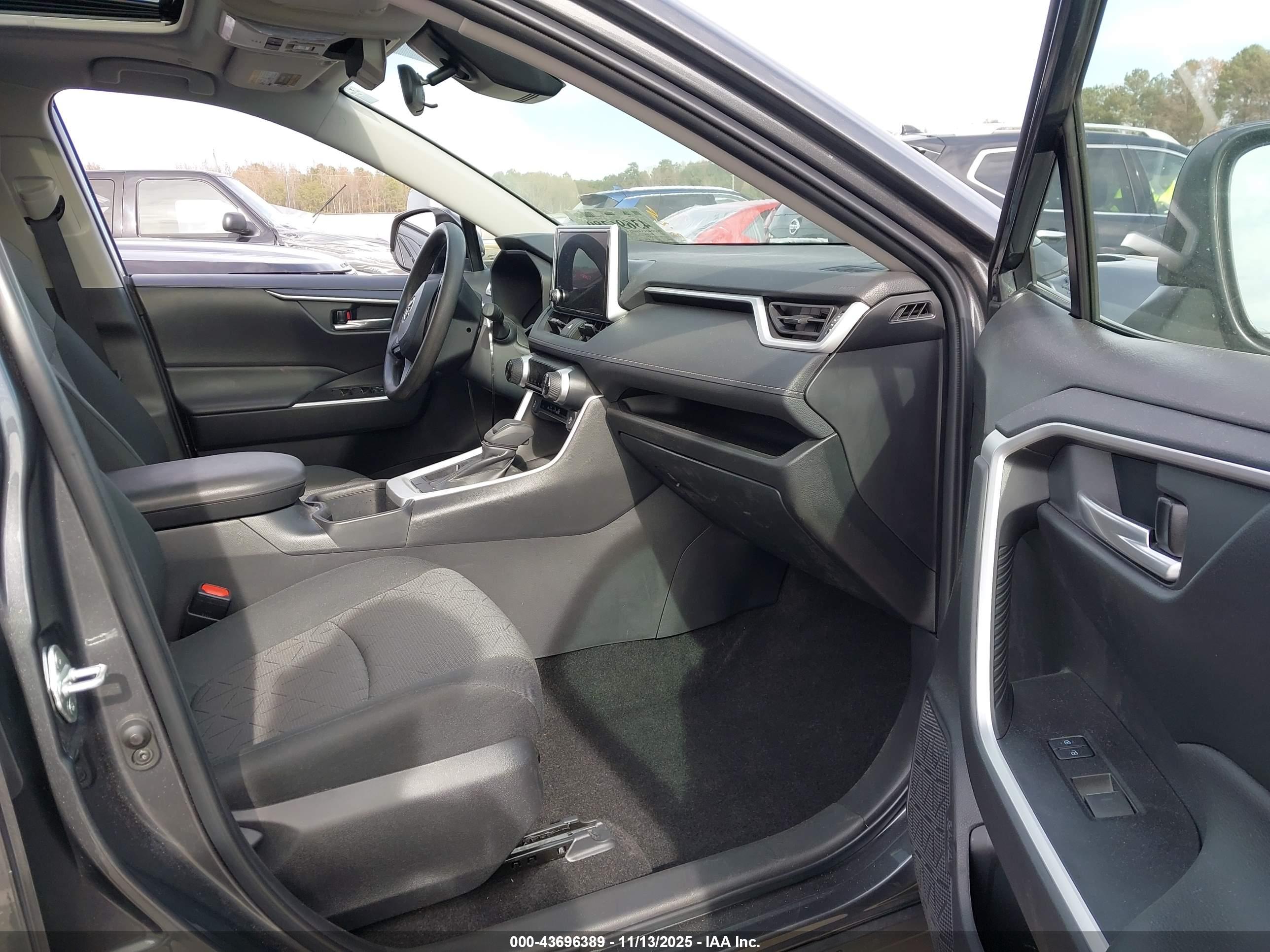 TOYOTA RAV4 image 5