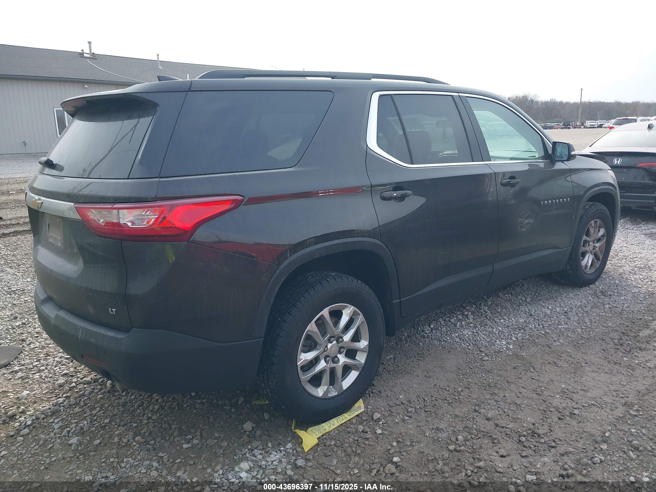 CHEVROLET TRAVERSE image 4
