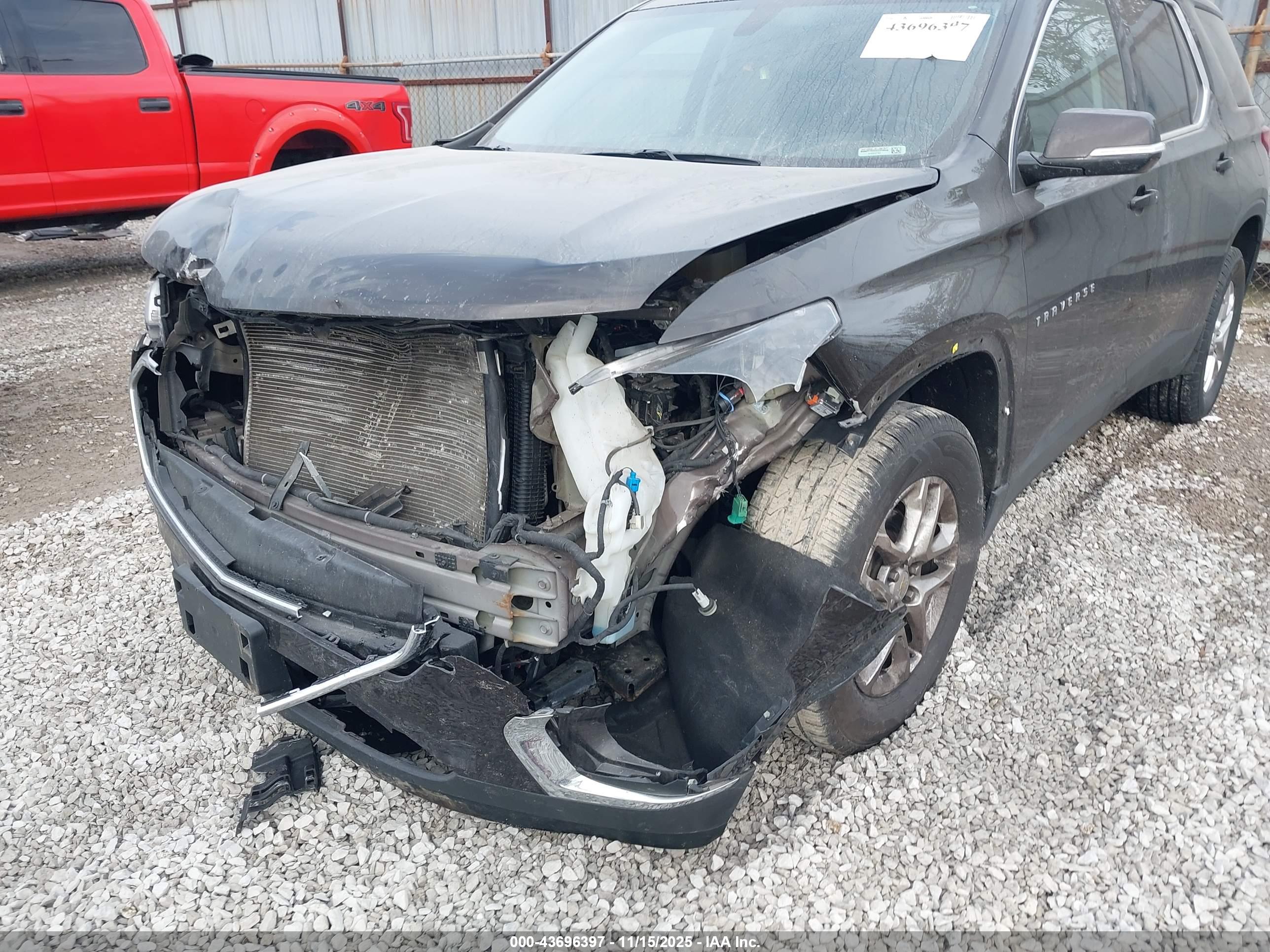 CHEVROLET TRAVERSE image 6