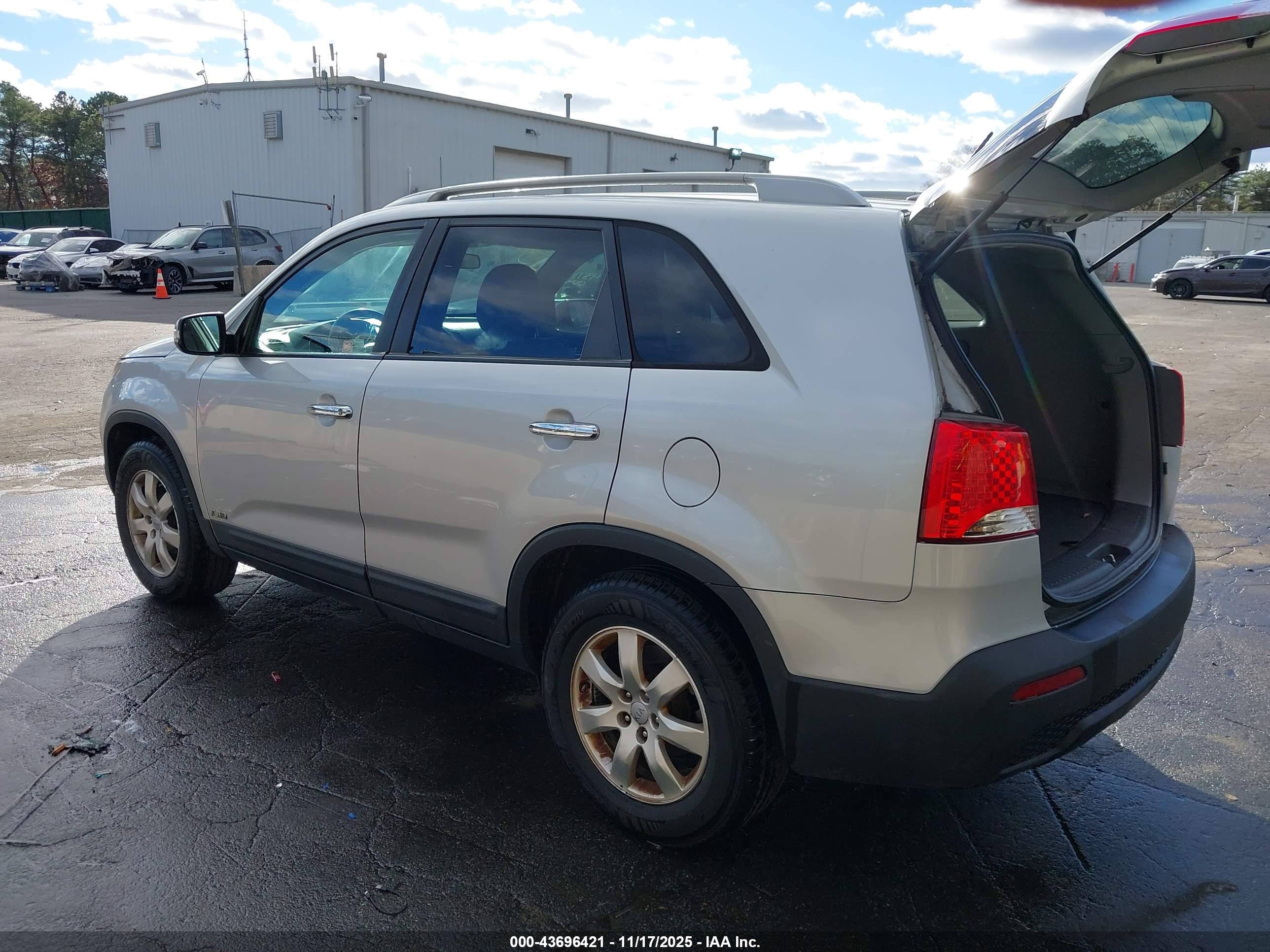 KIA SORENTO image 3