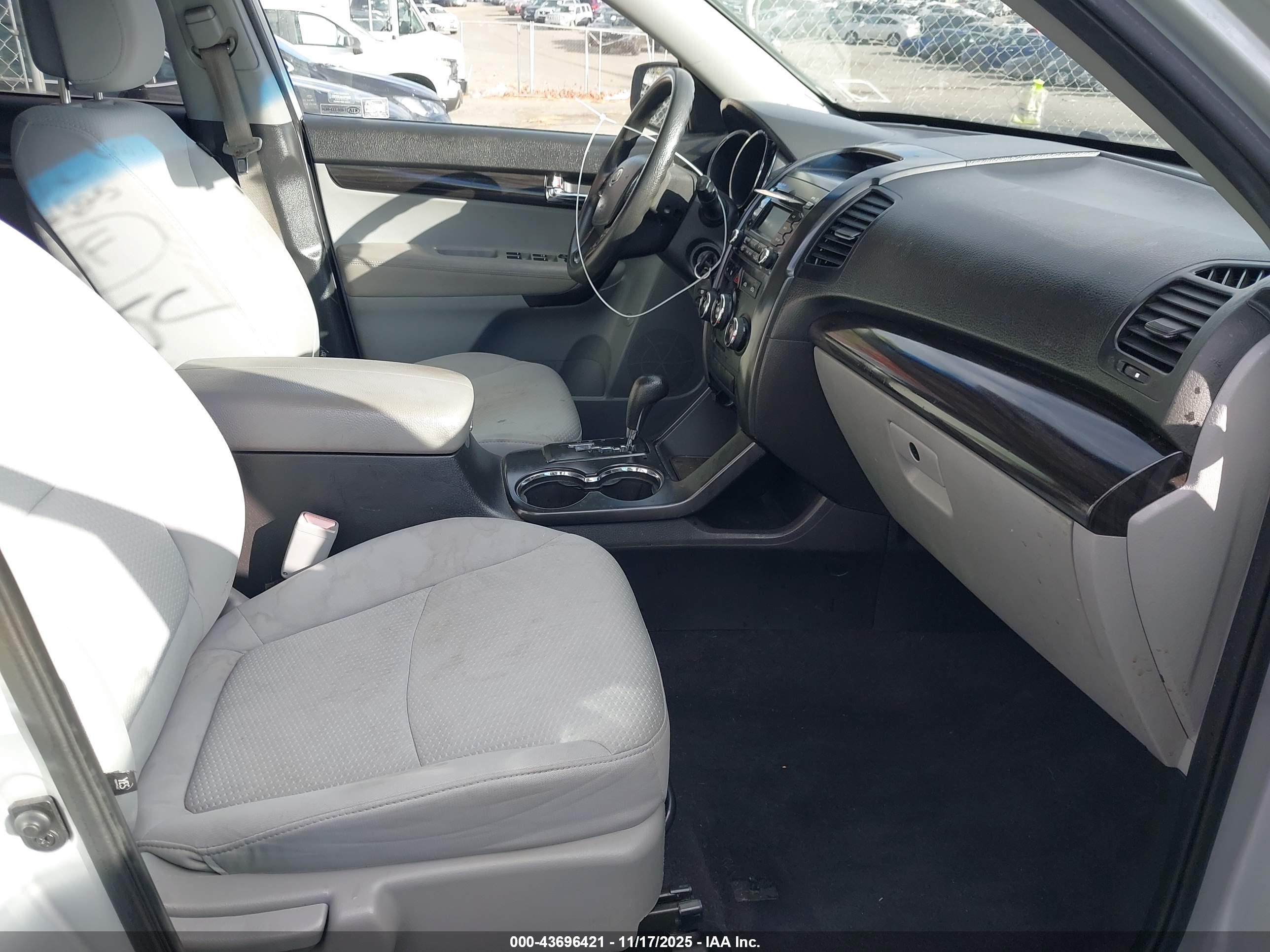 KIA SORENTO image 5