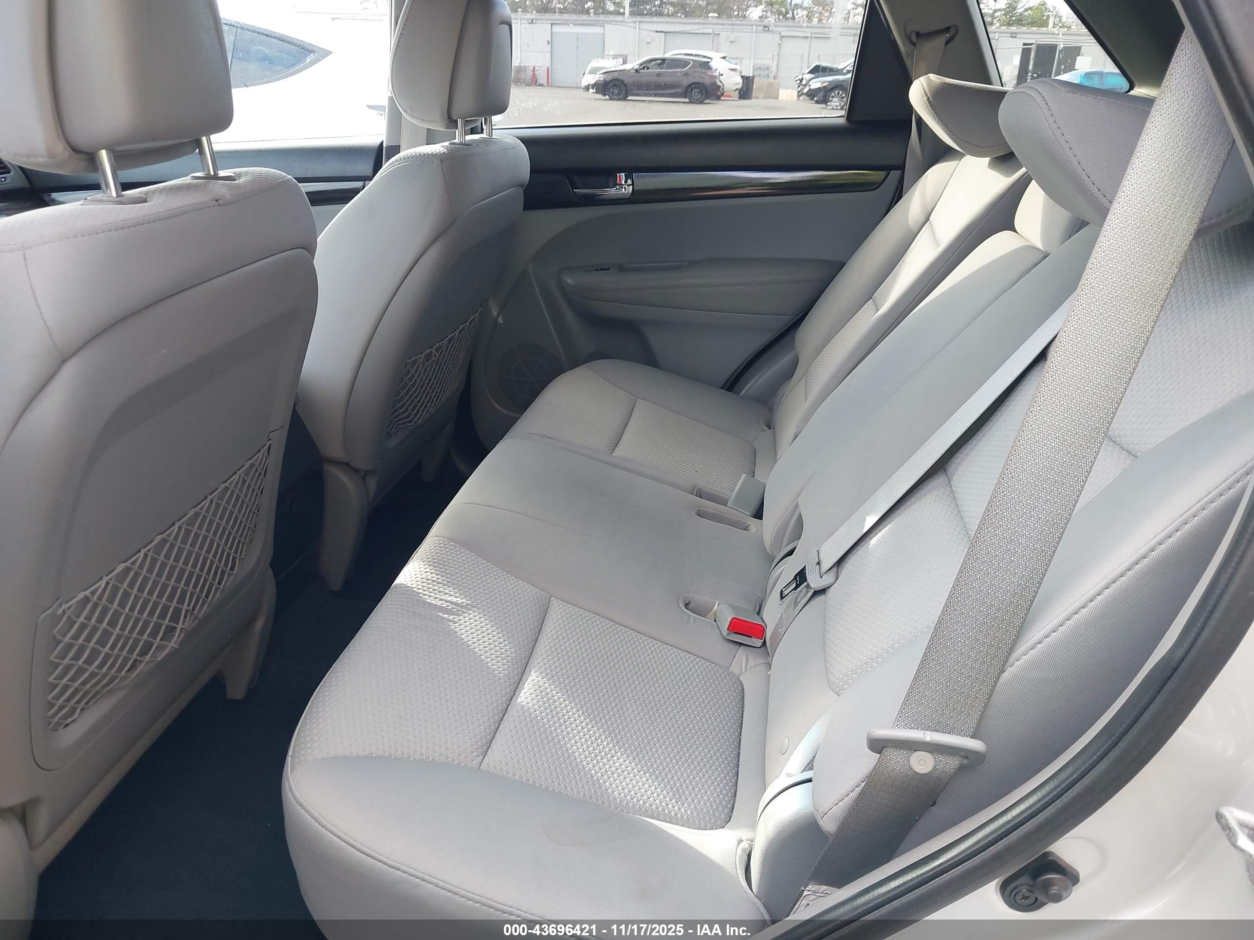KIA SORENTO image 8