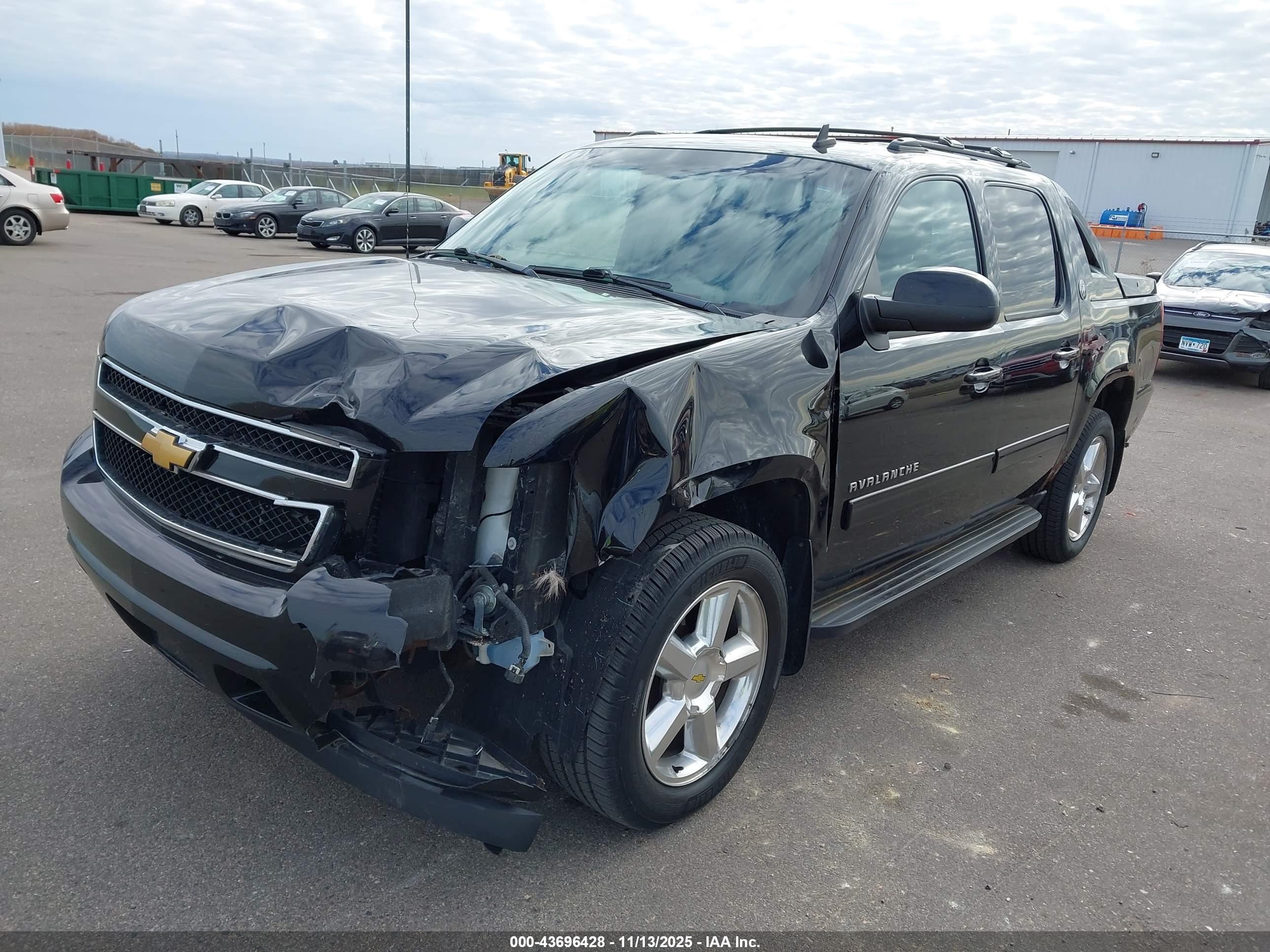 CHEVROLET AVALANCHE image 2