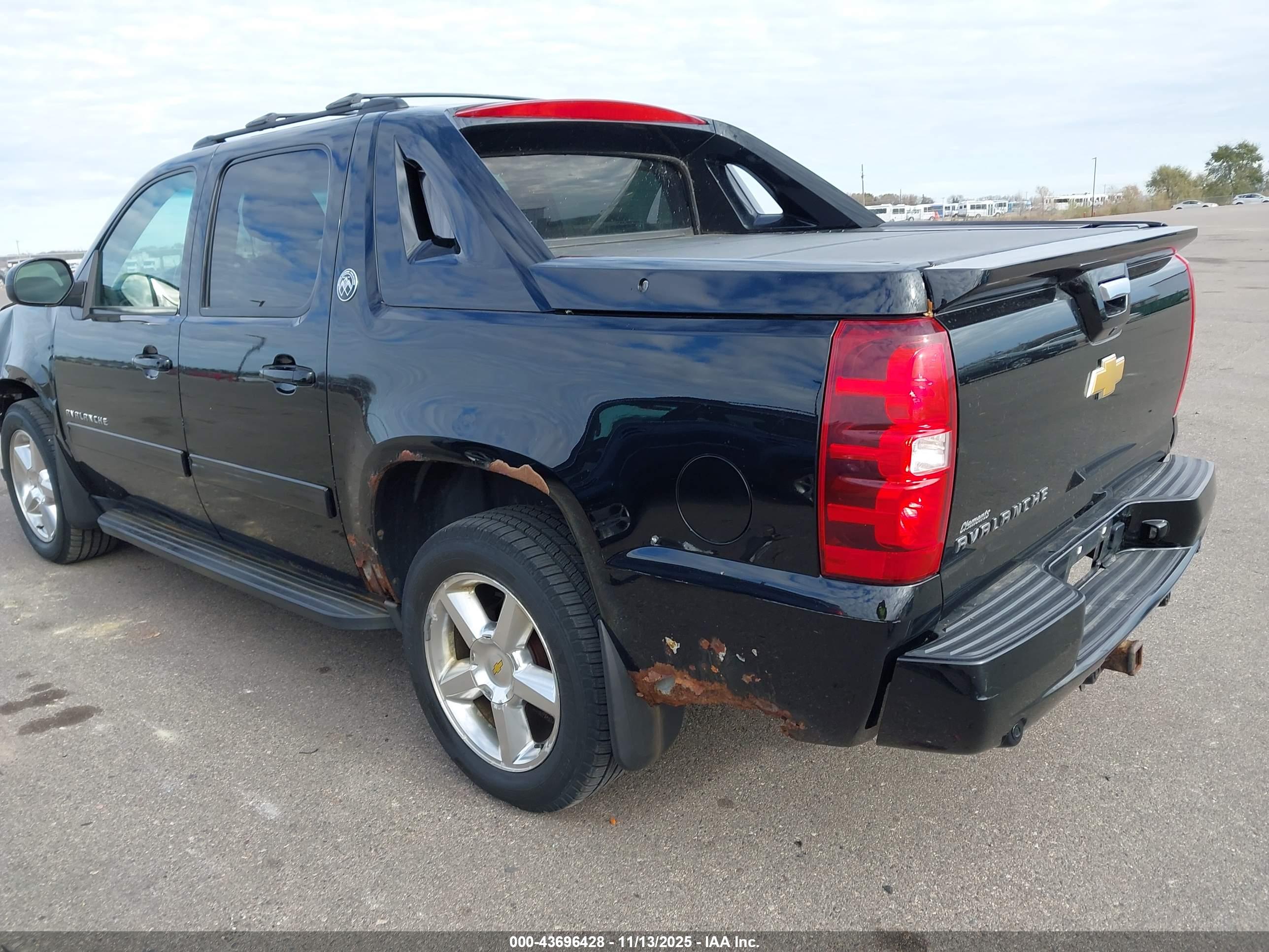 CHEVROLET AVALANCHE image 3