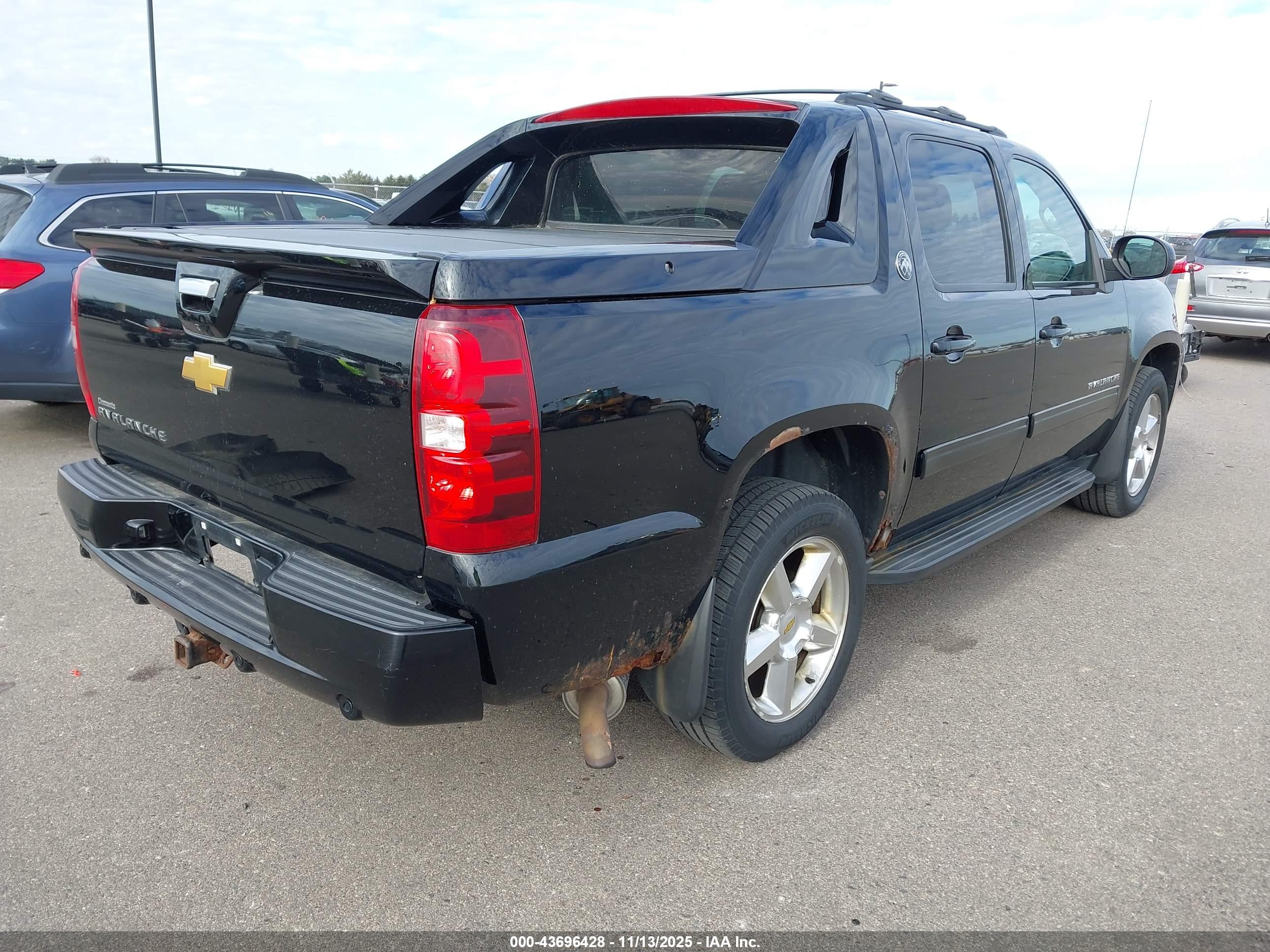 CHEVROLET AVALANCHE image 4