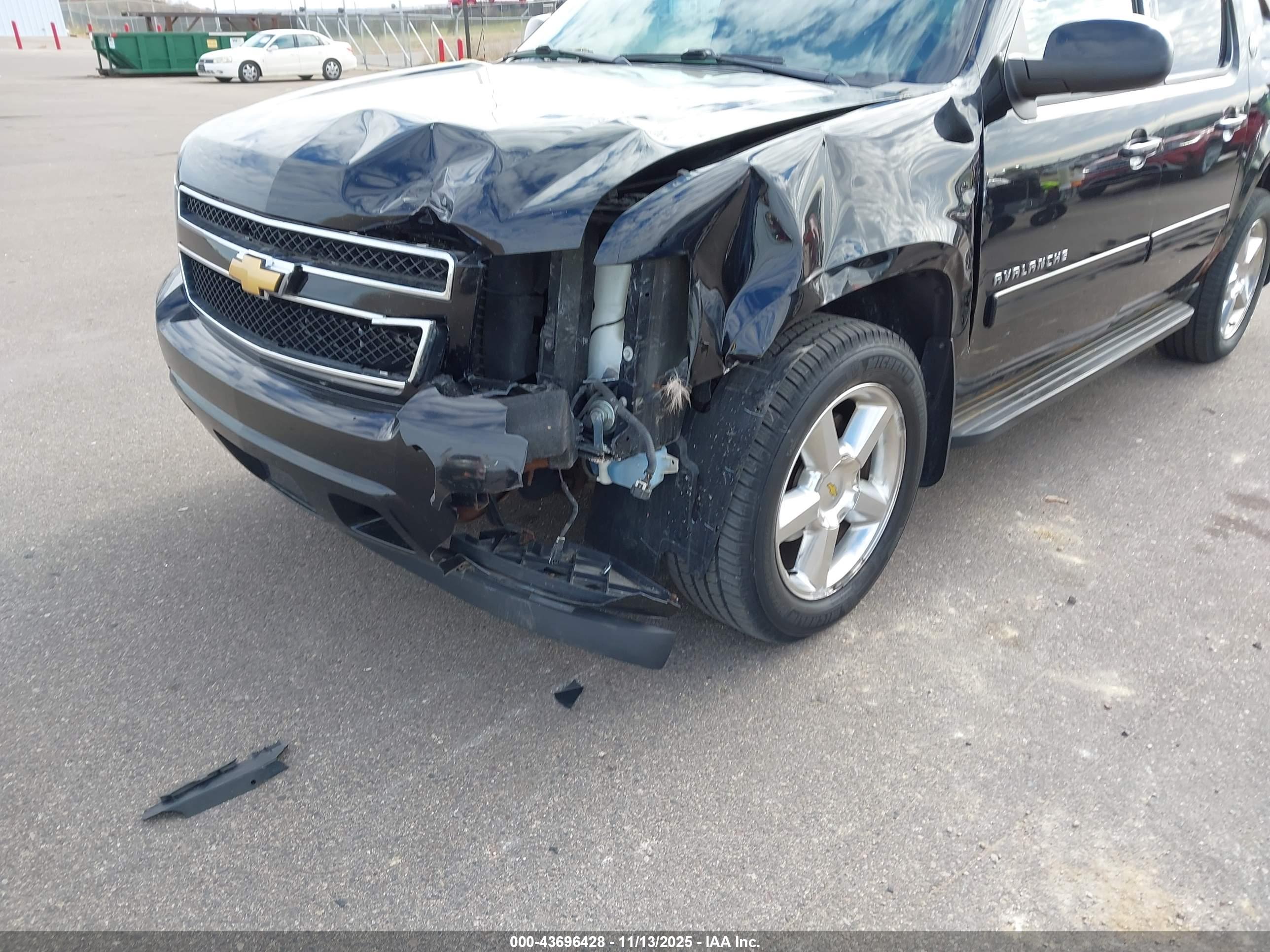 CHEVROLET AVALANCHE image 6
